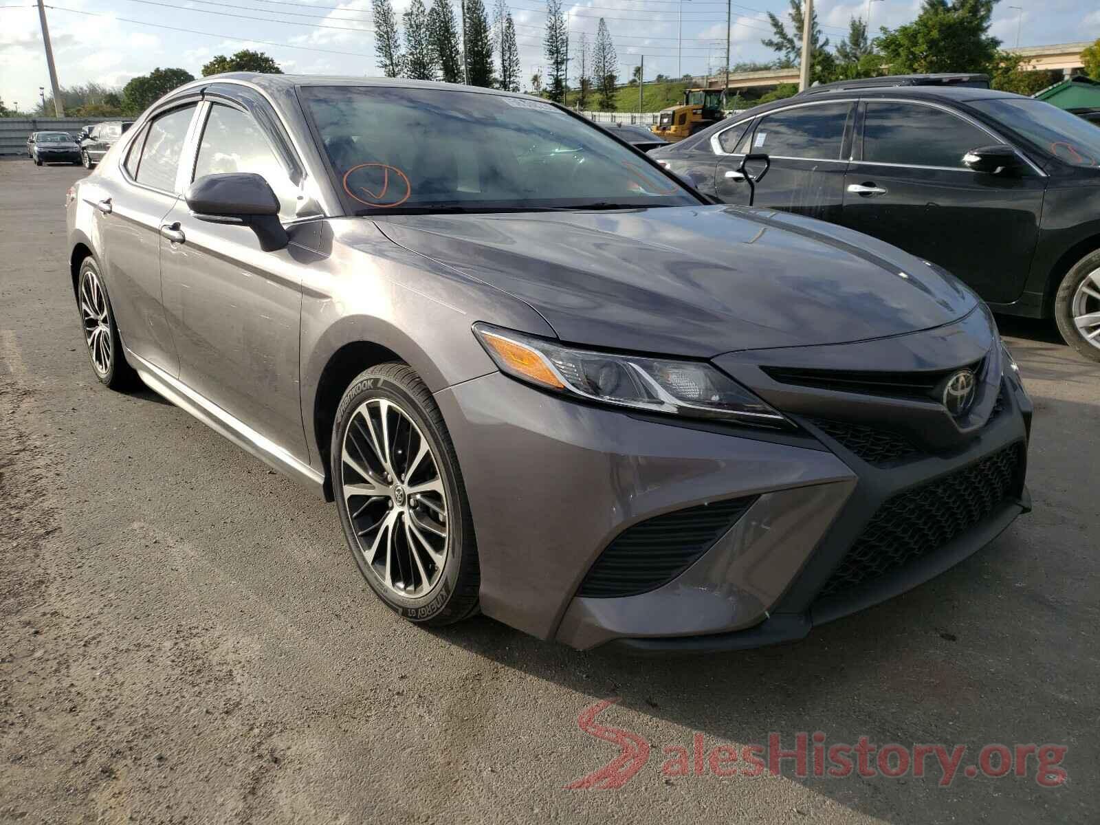 4T1B11HK5JU107519 2018 TOYOTA CAMRY