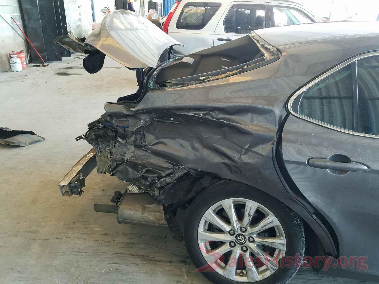 4T1B11HK7JU025761 2018 TOYOTA CAMRY