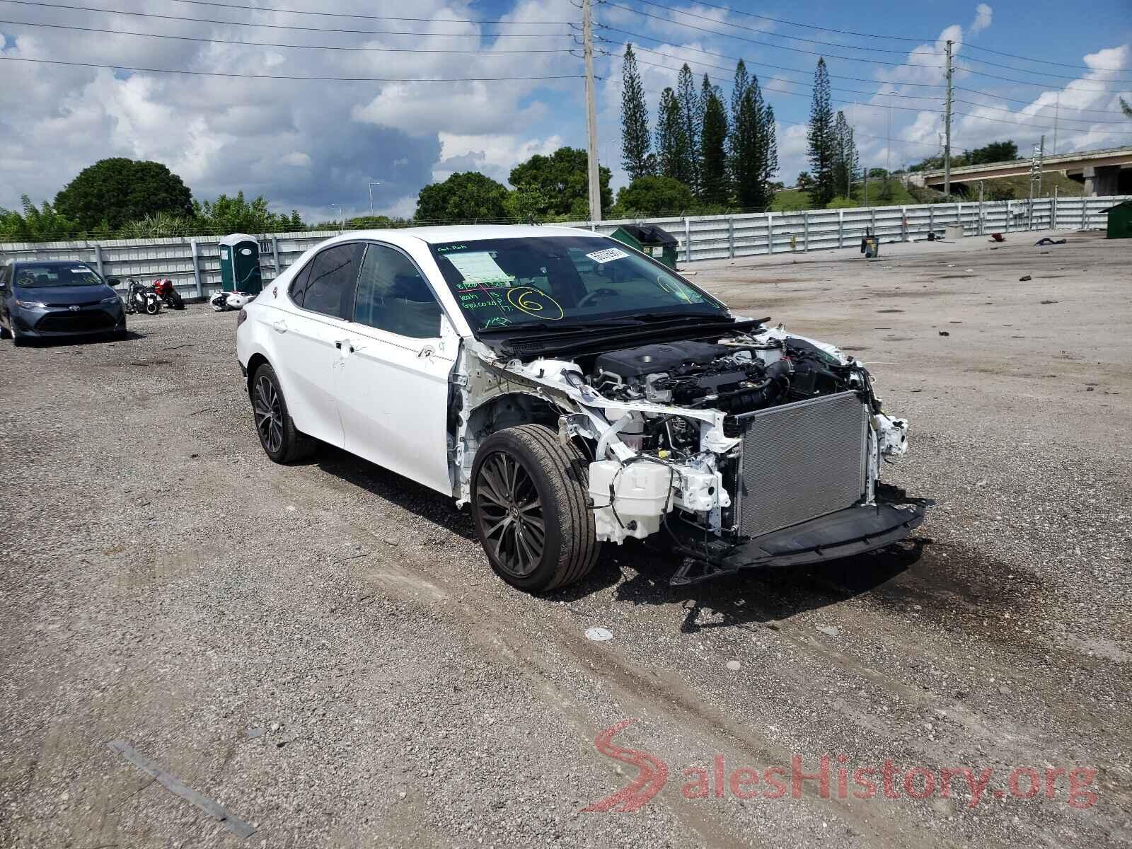 4T1B11HK6JU045032 2018 TOYOTA CAMRY