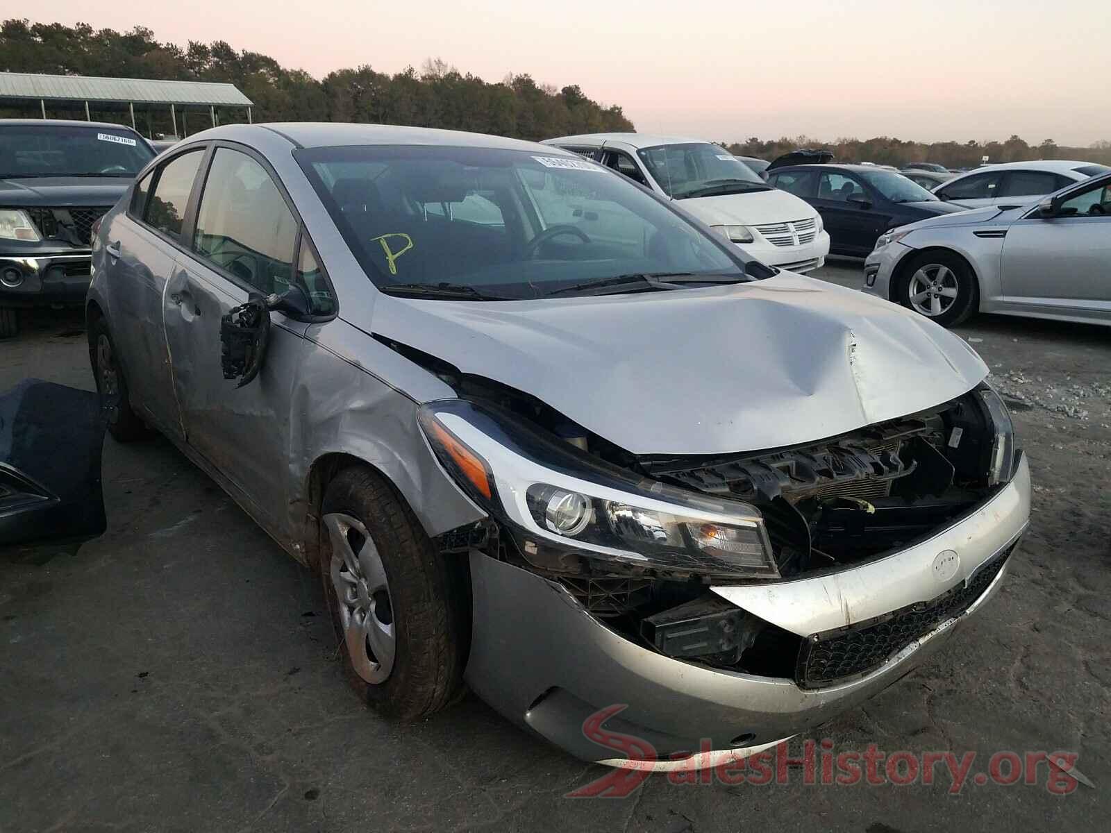 3KPFK4A75JE271023 2018 KIA FORTE