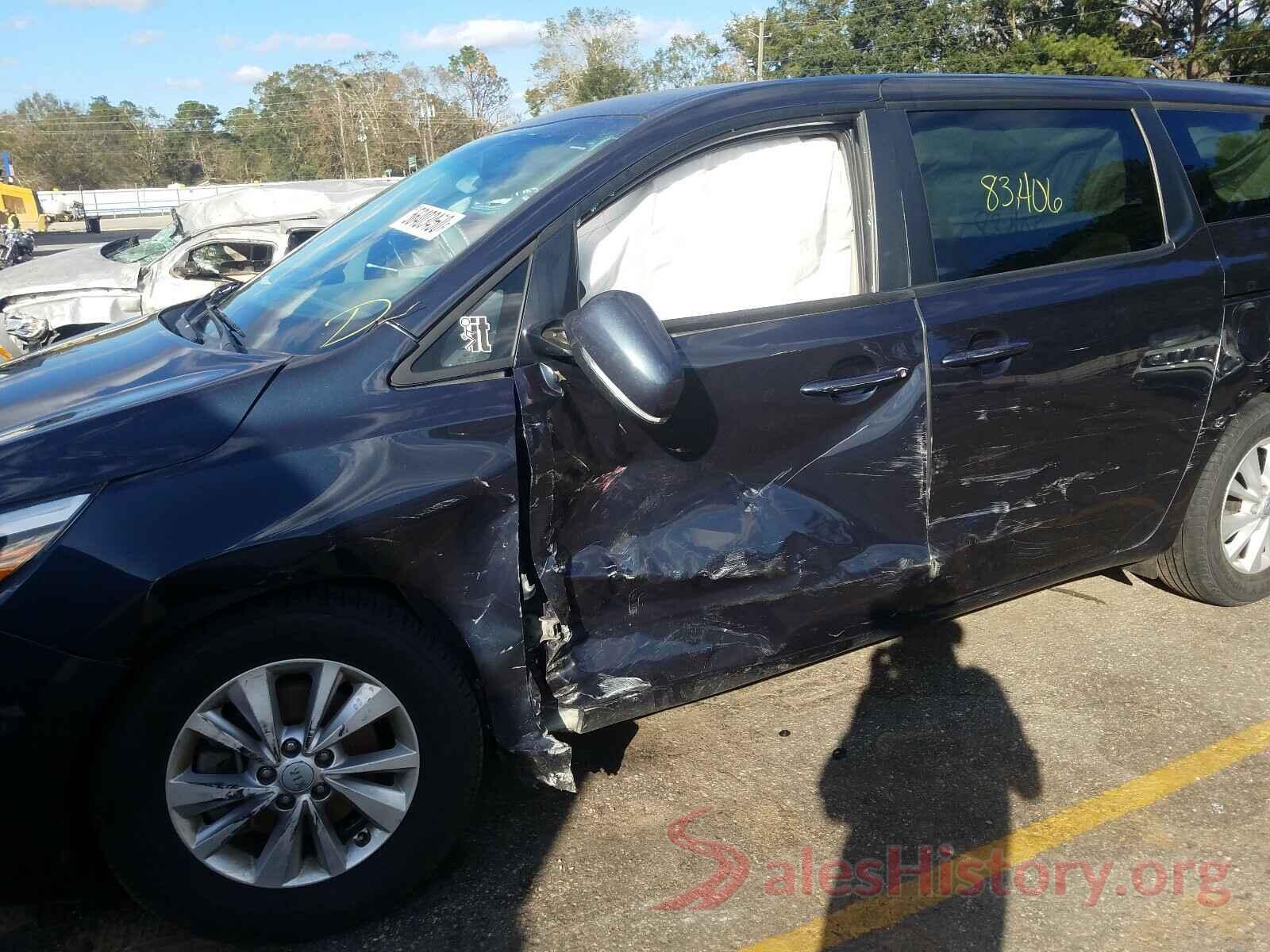 KNDMB5C18H6244694 2017 KIA SEDONA