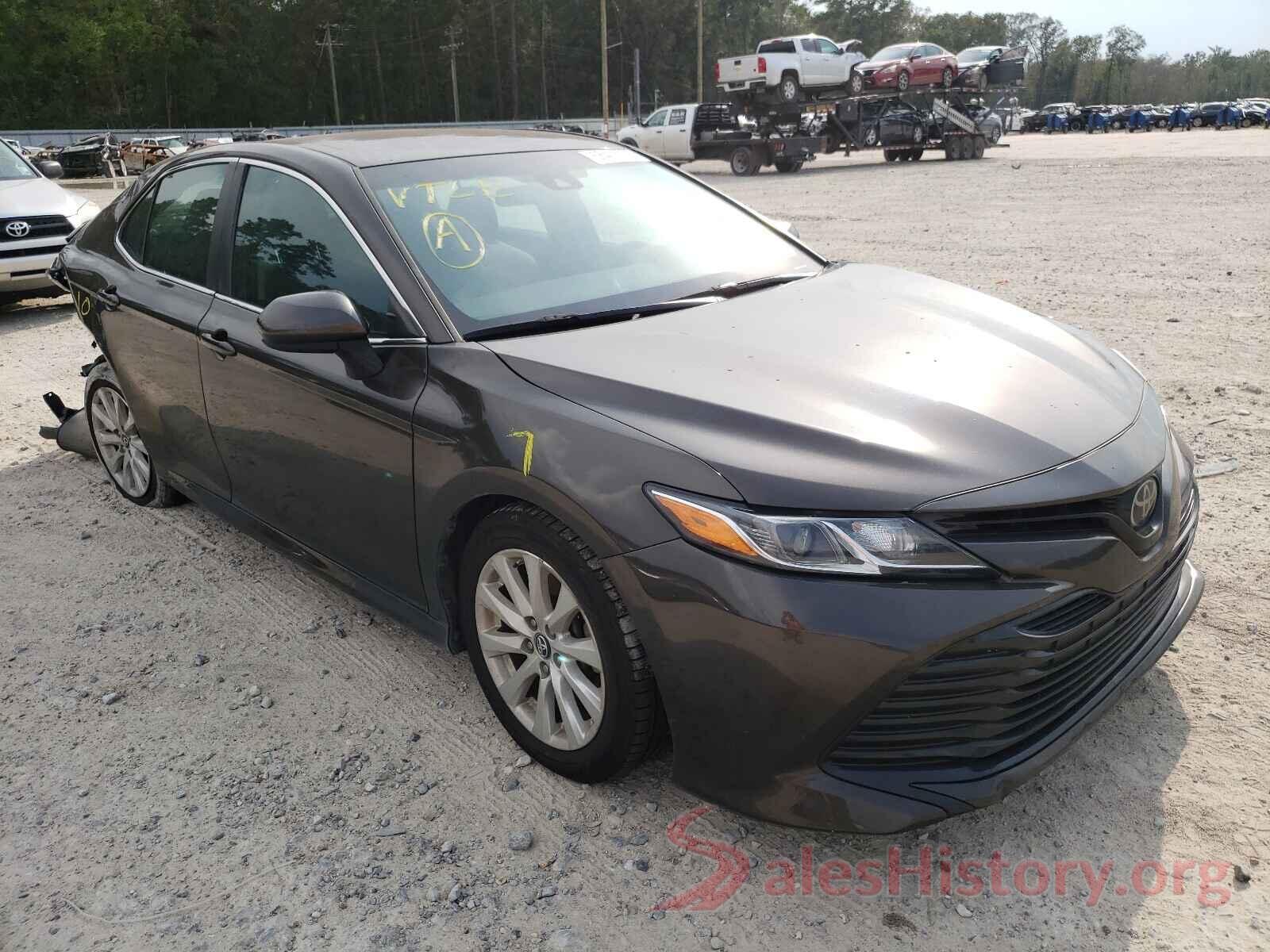 4T1B11HK0JU561709 2018 TOYOTA CAMRY