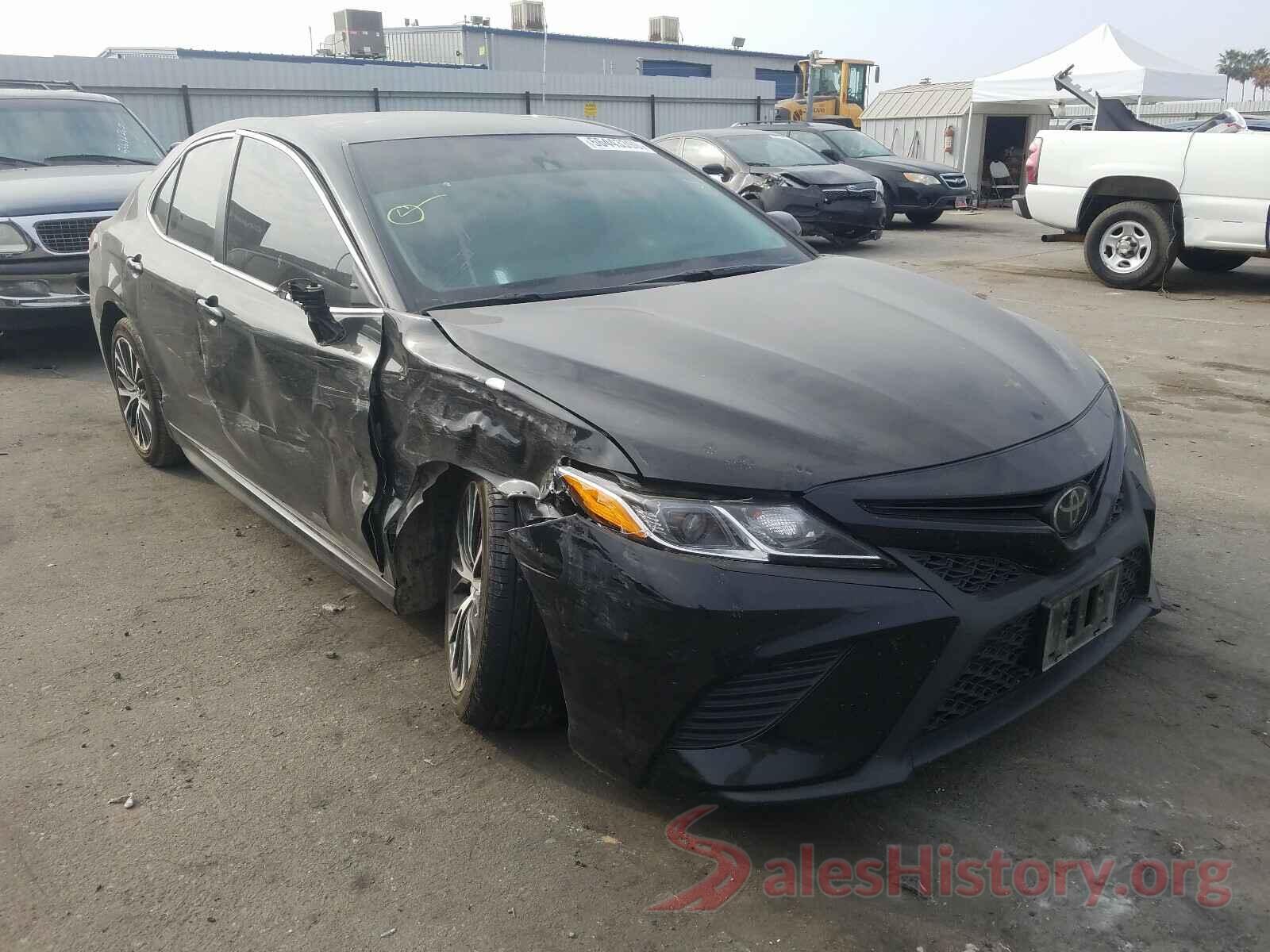 4T1B11HKXJU581255 2018 TOYOTA CAMRY