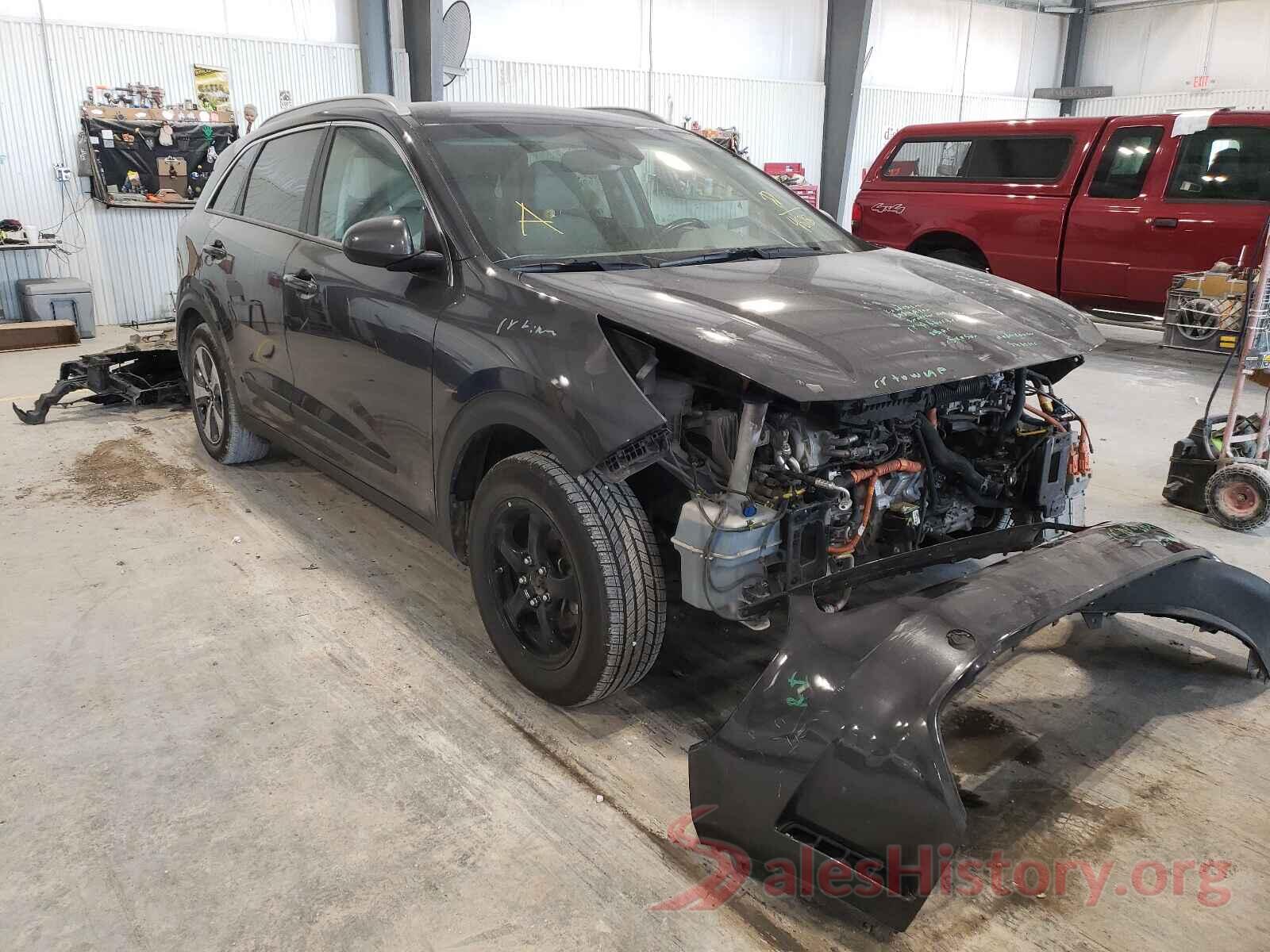 KNDCM3LD9J5134818 2018 KIA NIRO