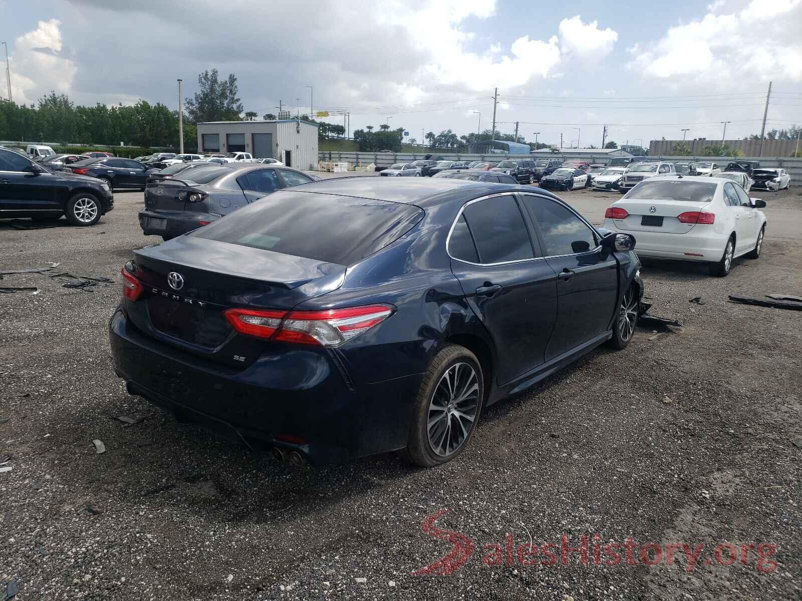 4T1B11HK5JU599744 2018 TOYOTA CAMRY