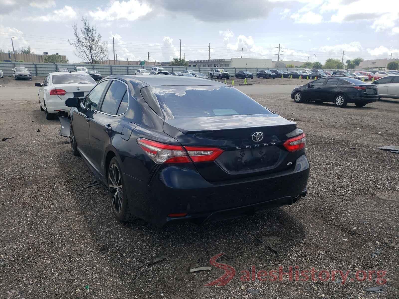 4T1B11HK5JU599744 2018 TOYOTA CAMRY