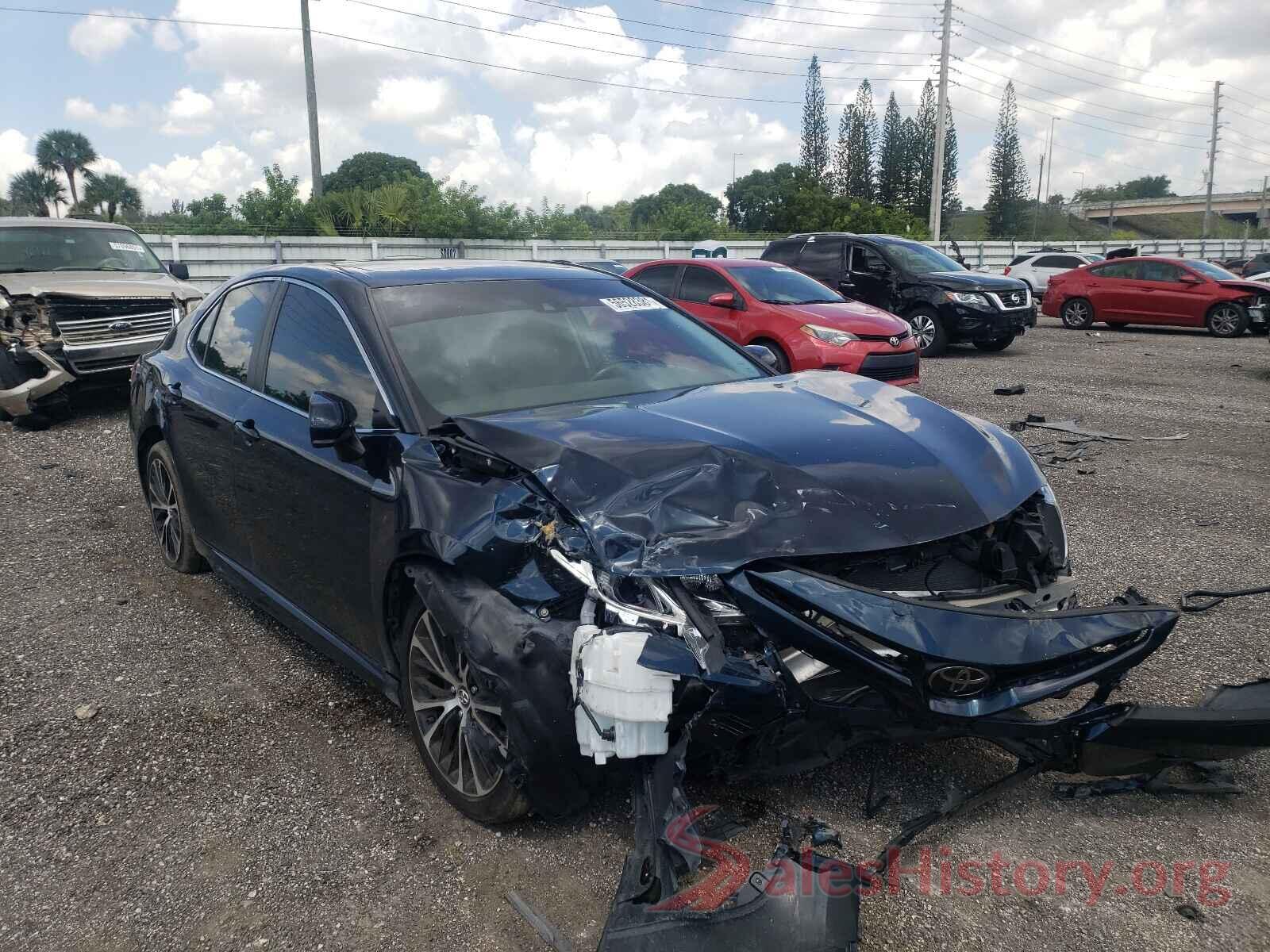 4T1B11HK5JU599744 2018 TOYOTA CAMRY