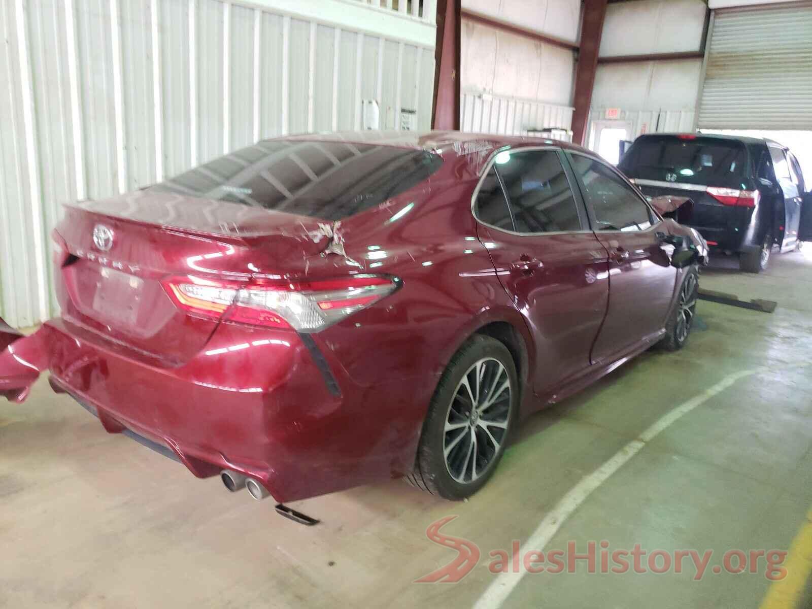 4T1B11HK8JU519076 2018 TOYOTA CAMRY