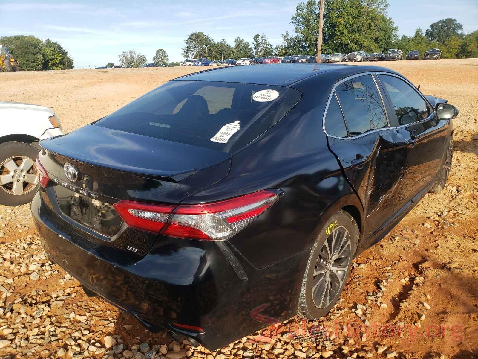 4T1B11HK3JU620543 2018 TOYOTA CAMRY