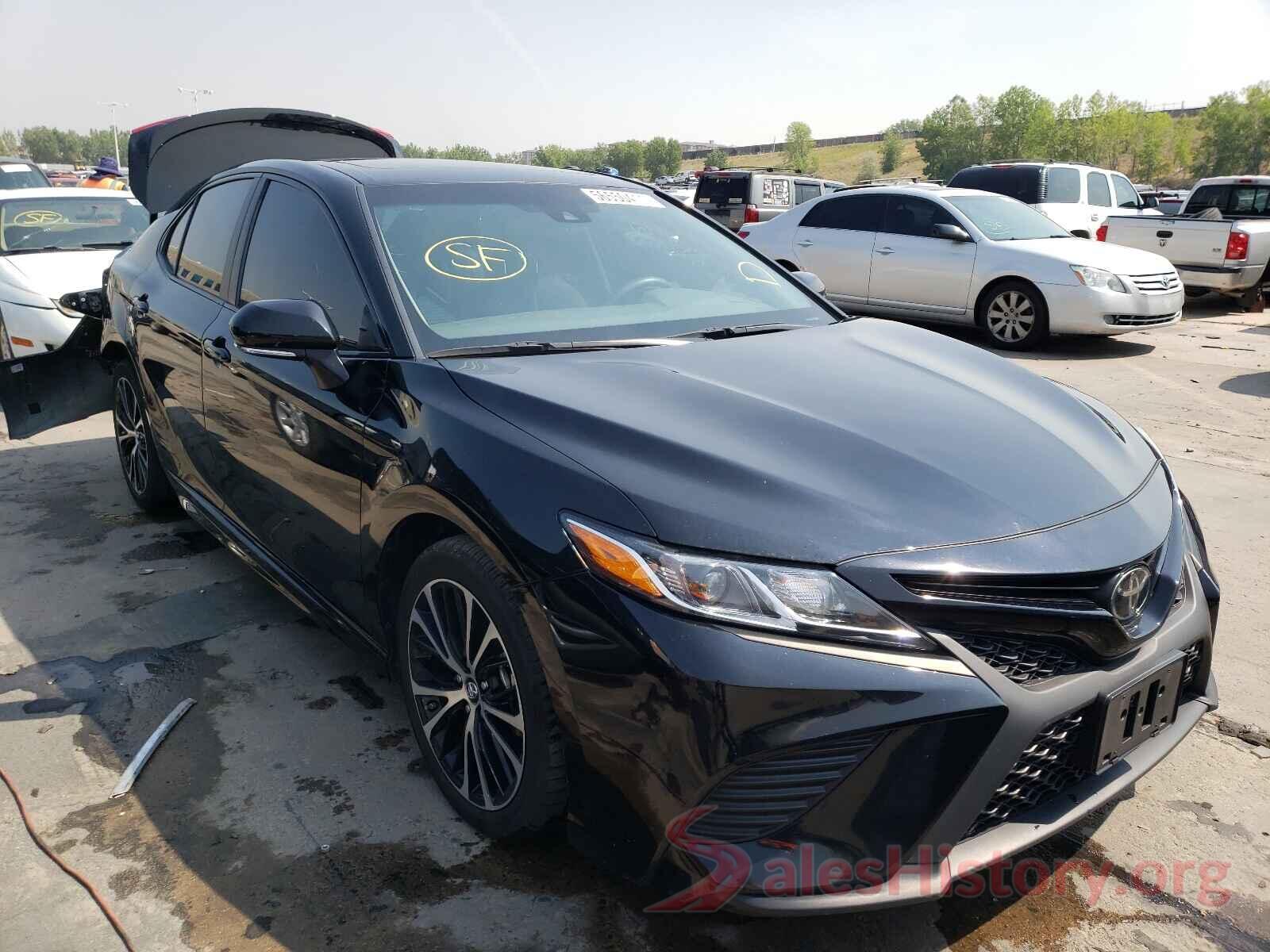 4T1B11HK1JU668266 2018 TOYOTA CAMRY