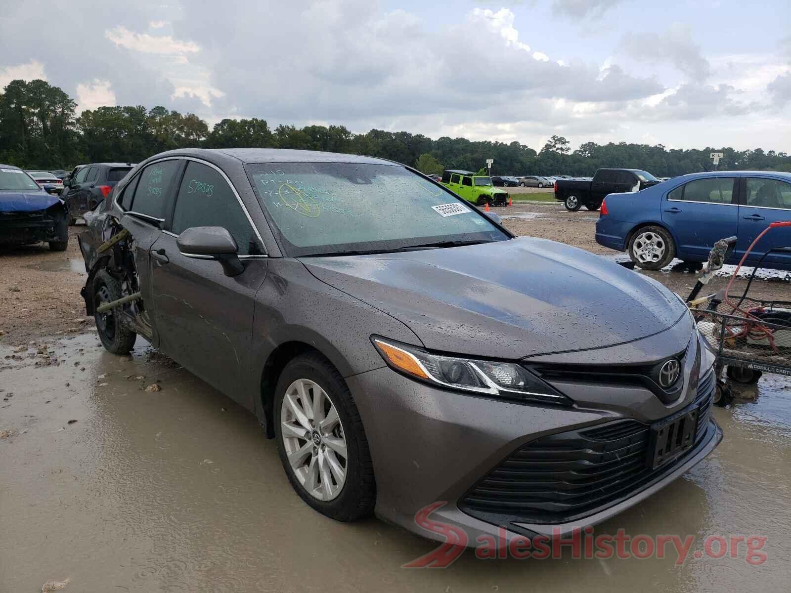 4T1B11HK0JU640863 2018 TOYOTA CAMRY