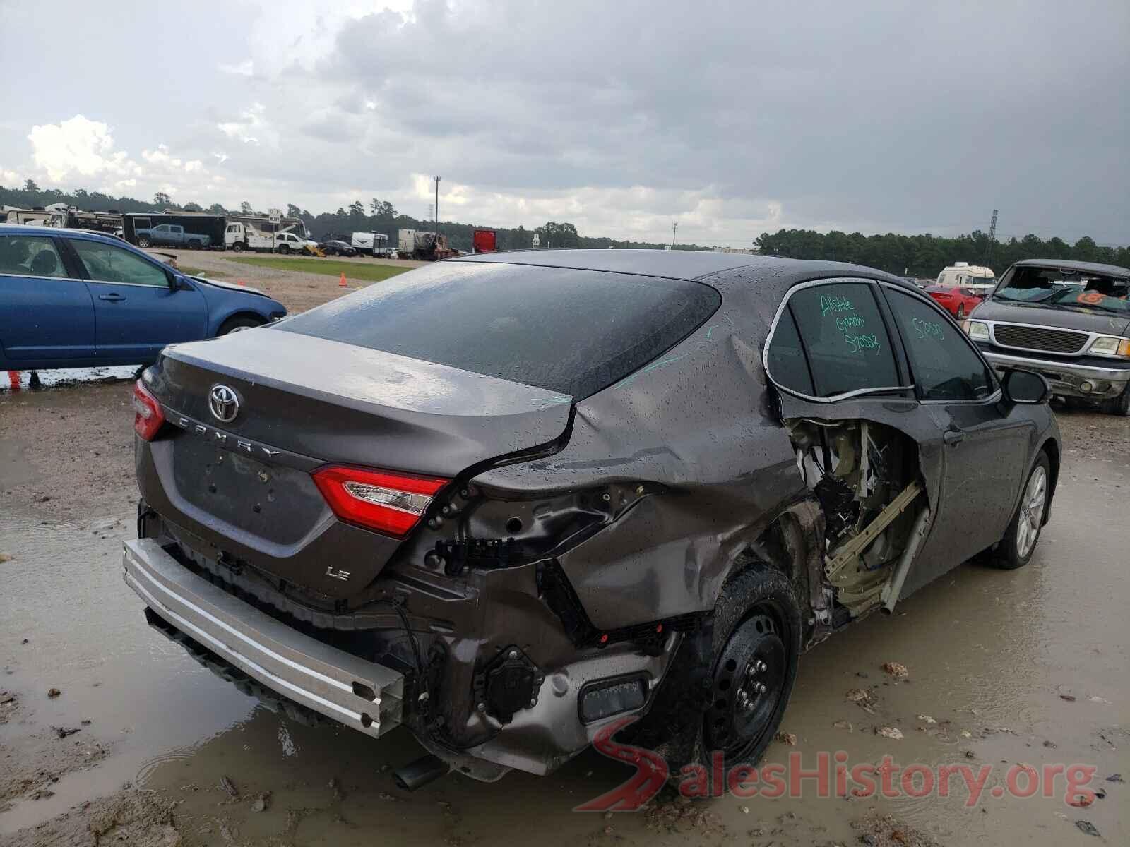 4T1B11HK0JU640863 2018 TOYOTA CAMRY