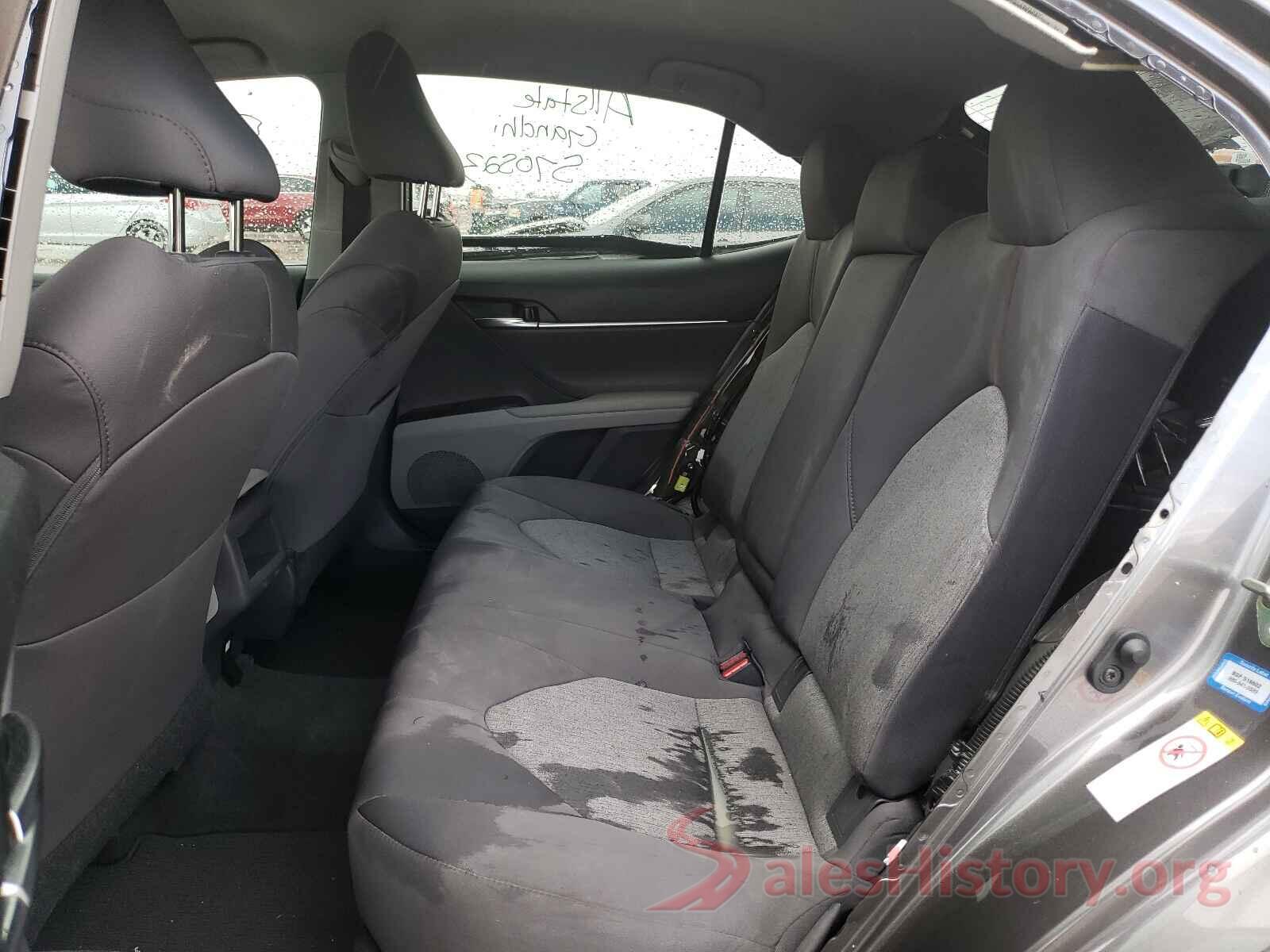 4T1B11HK0JU640863 2018 TOYOTA CAMRY