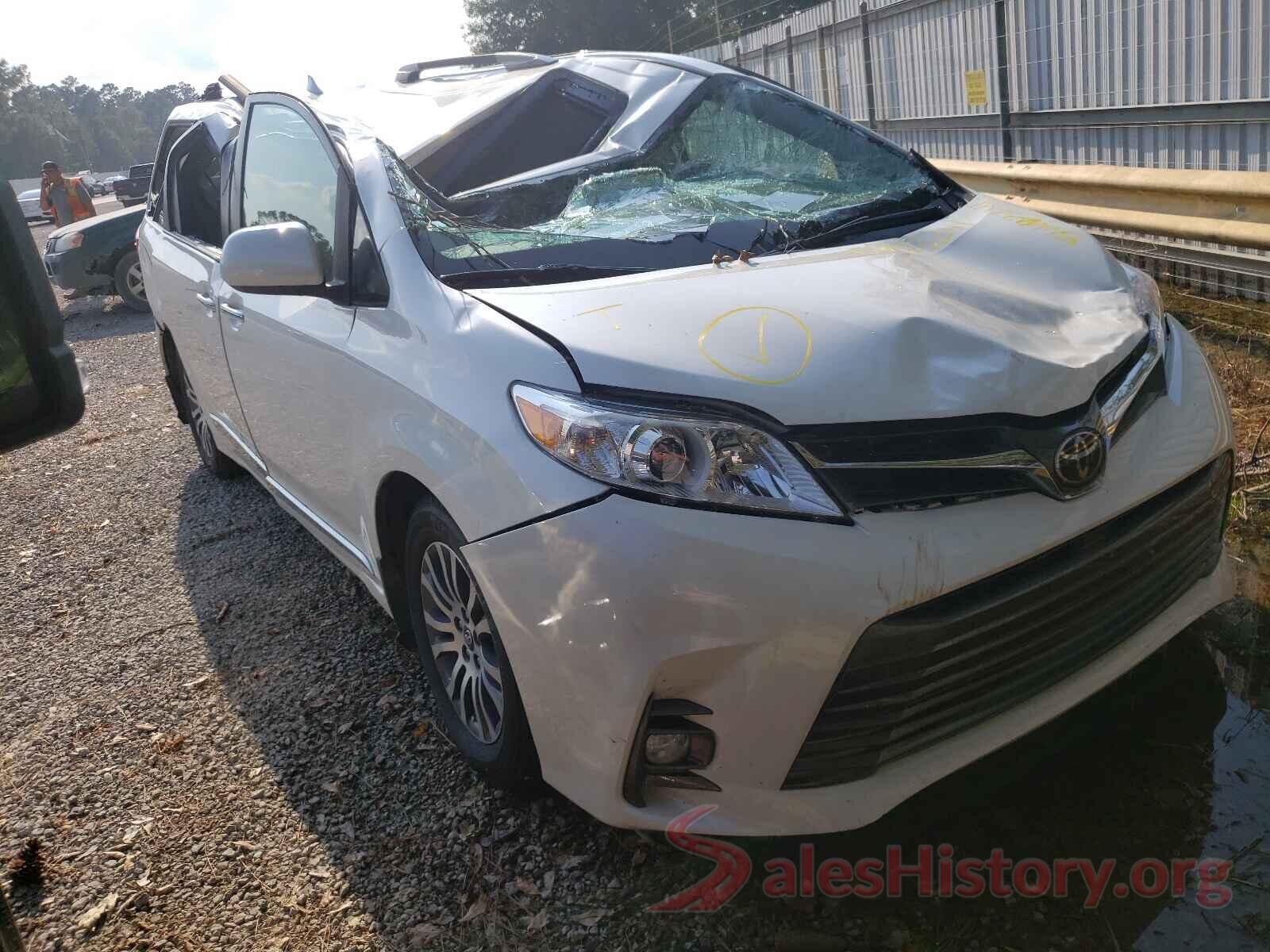 5TDYZ3DC2JS925814 2018 TOYOTA SIENNA