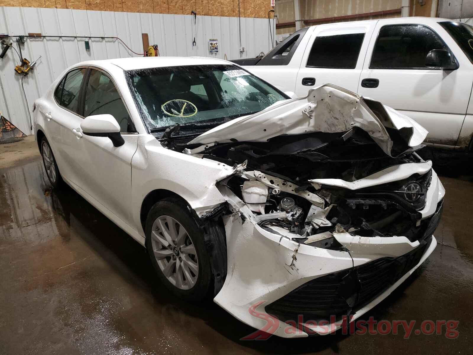 4T1B11HK5JU608085 2018 TOYOTA CAMRY