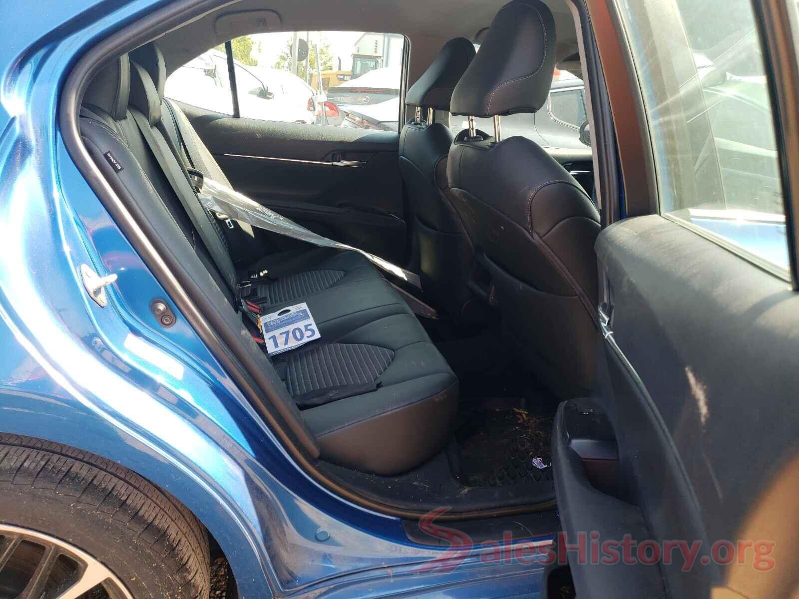 4T1B11HKXJU139172 2018 TOYOTA CAMRY