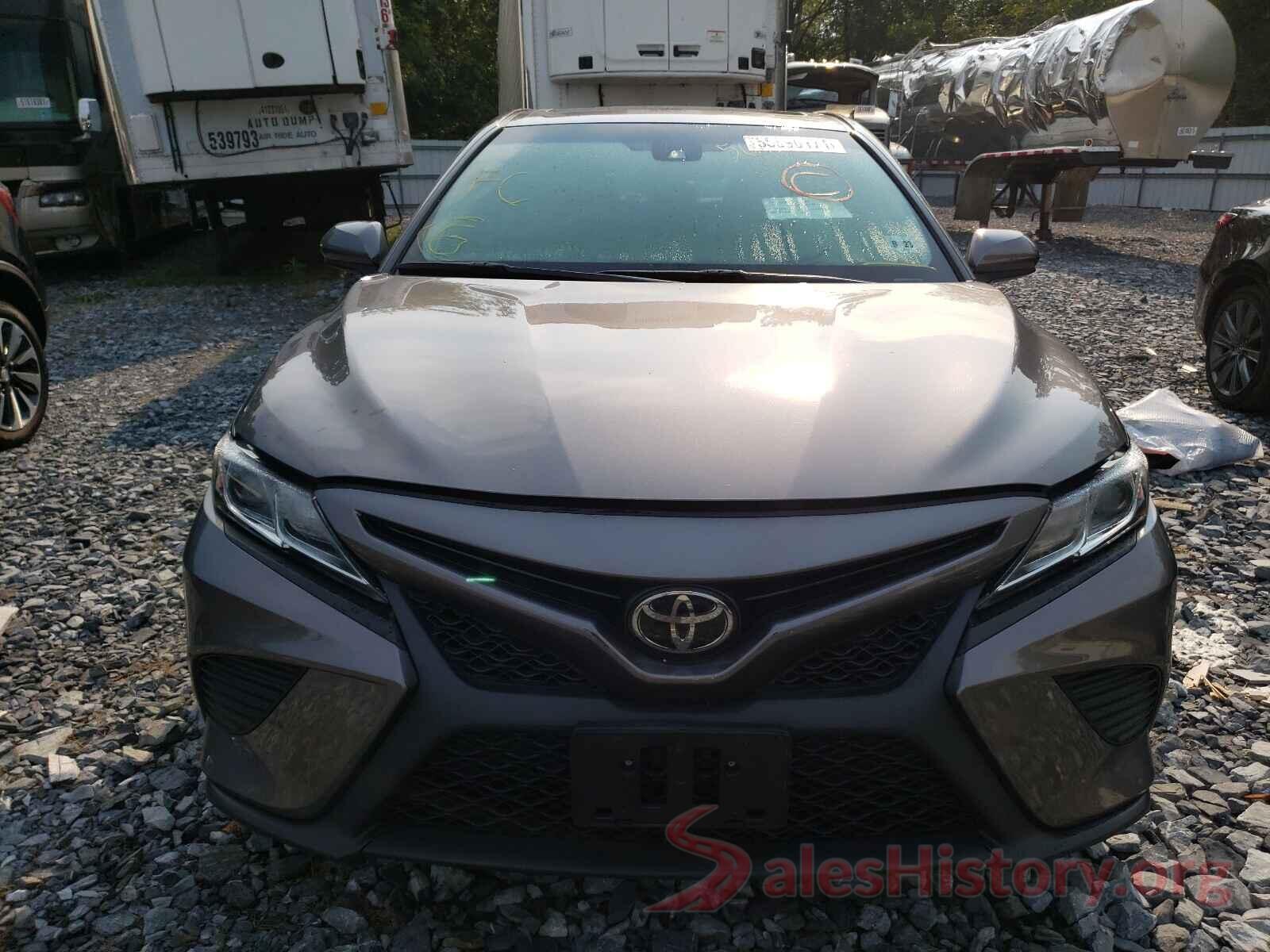 4T1B11HK0JU667982 2018 TOYOTA CAMRY