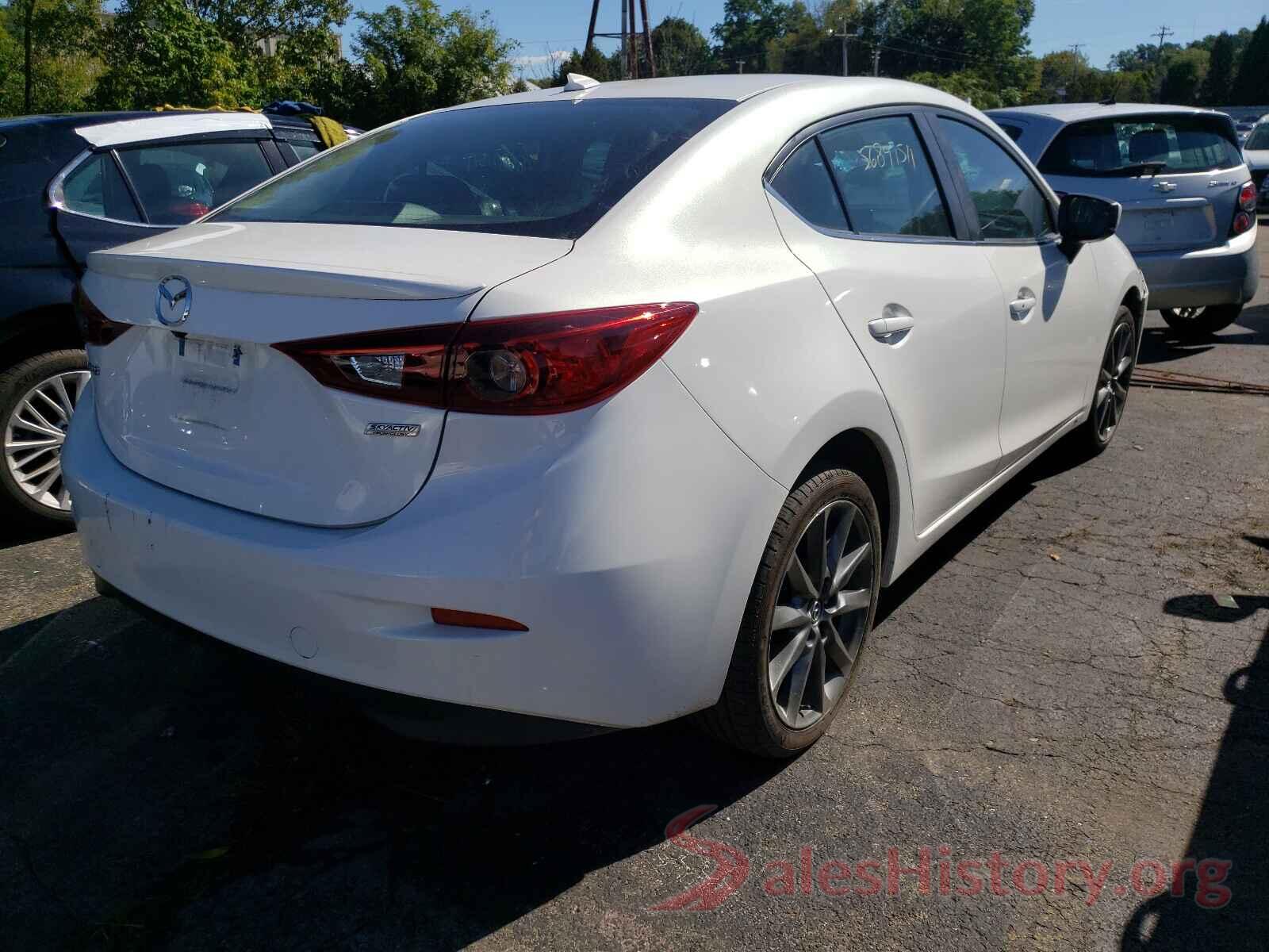 3MZBN1V32JM175963 2018 MAZDA 3