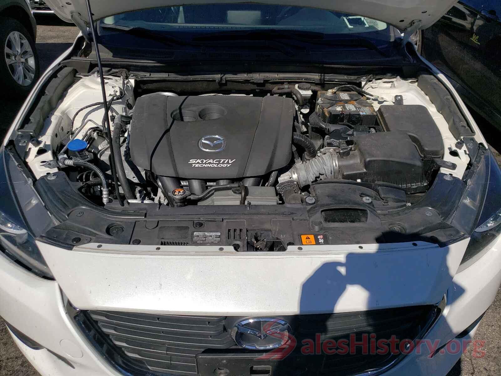 3MZBN1V32JM175963 2018 MAZDA 3