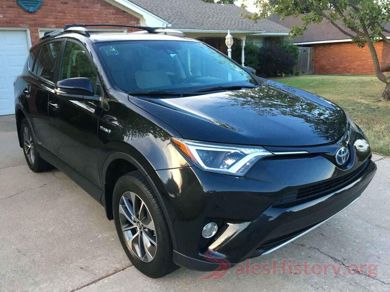 JTMRJREV0HD061463 2017 TOYOTA RAV4