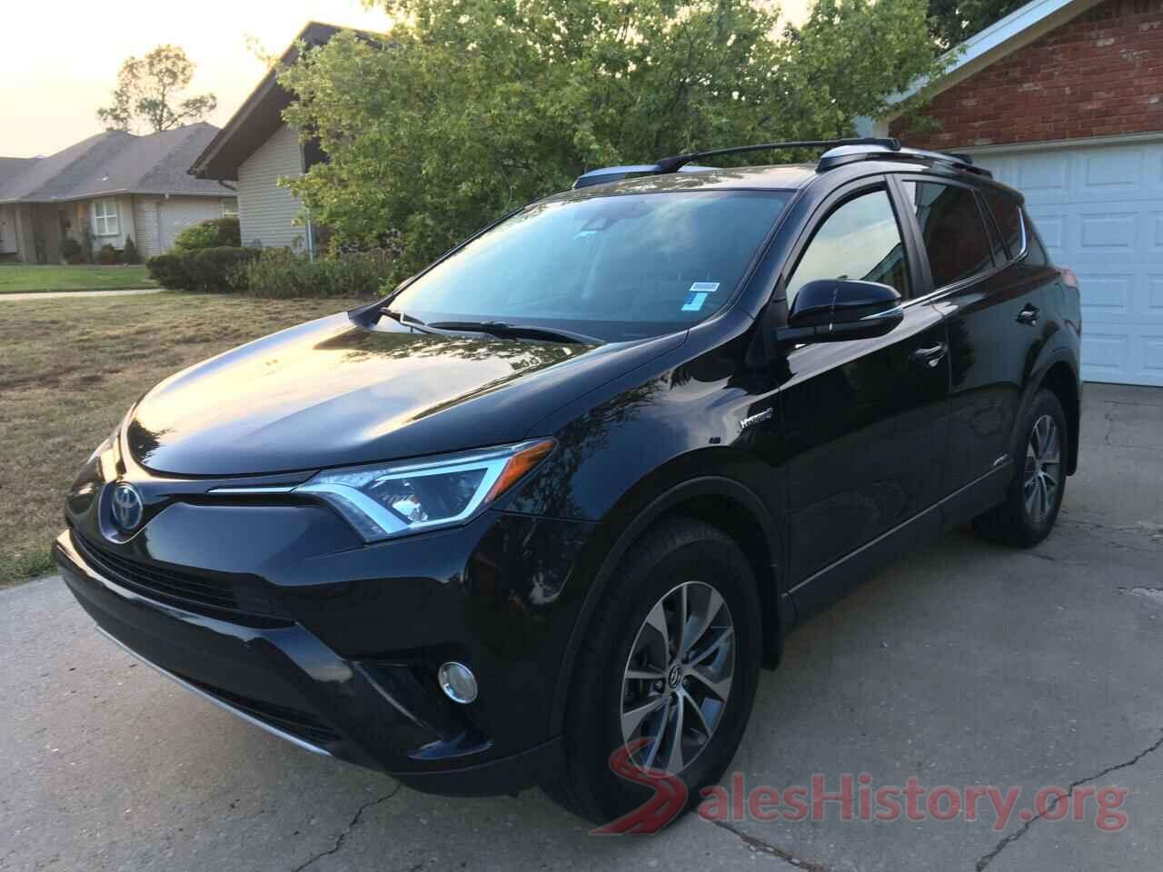 JTMRJREV0HD061463 2017 TOYOTA RAV4