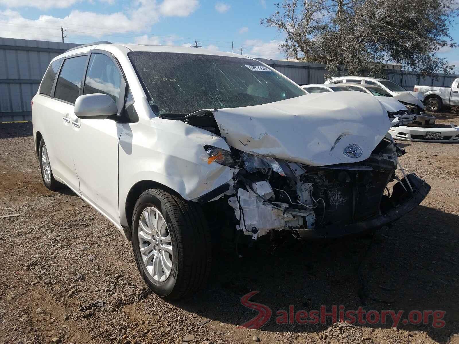 5TDYZ3DC2HS820572 2017 TOYOTA SIENNA