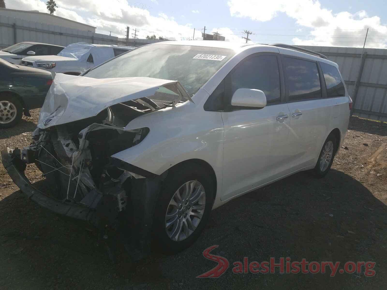 5TDYZ3DC2HS820572 2017 TOYOTA SIENNA