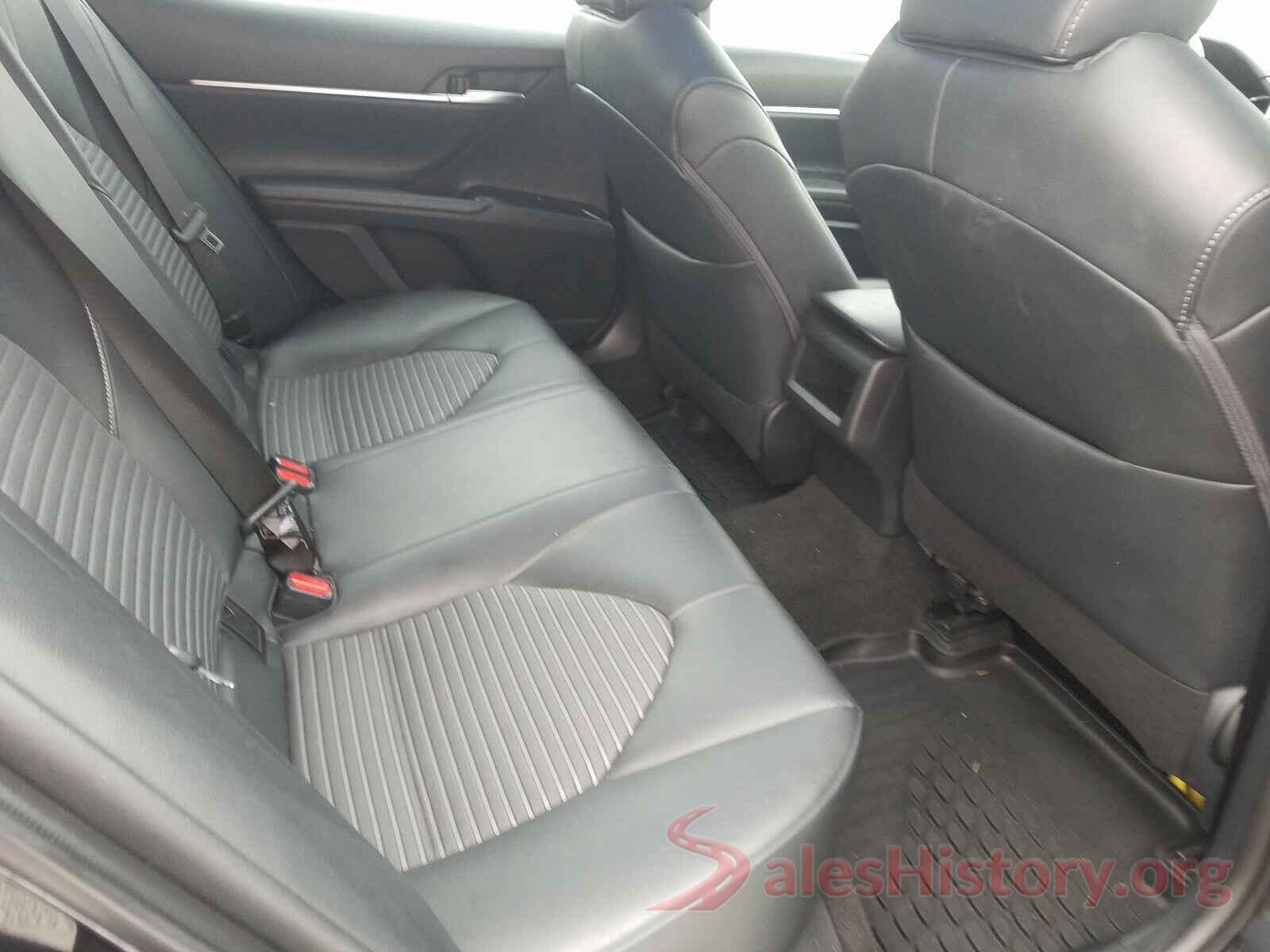 4T1B11HK4JU137451 2018 TOYOTA CAMRY