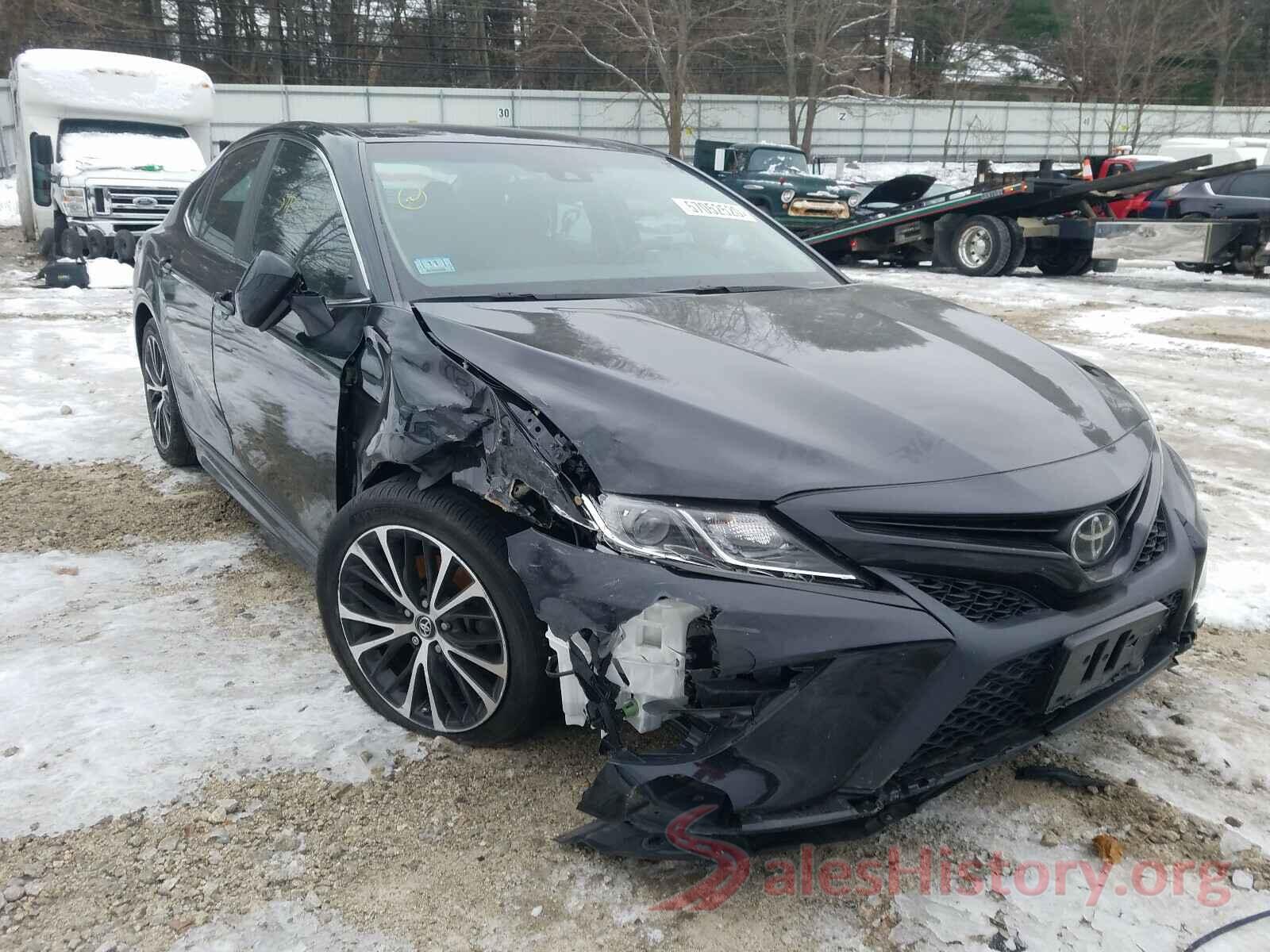 4T1B11HK4JU137451 2018 TOYOTA CAMRY