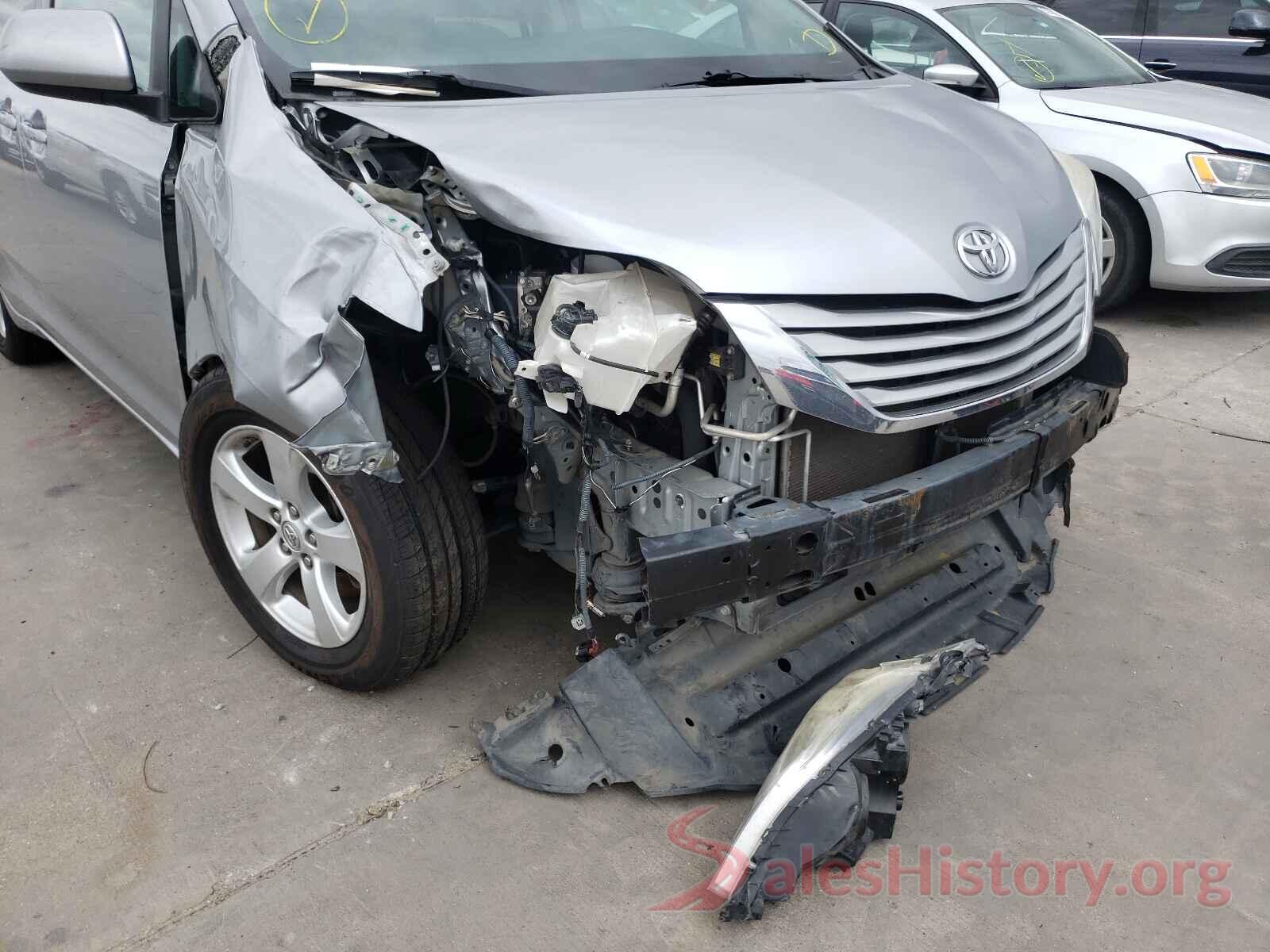 5TDKZ3DC0HS842821 2017 TOYOTA SIENNA