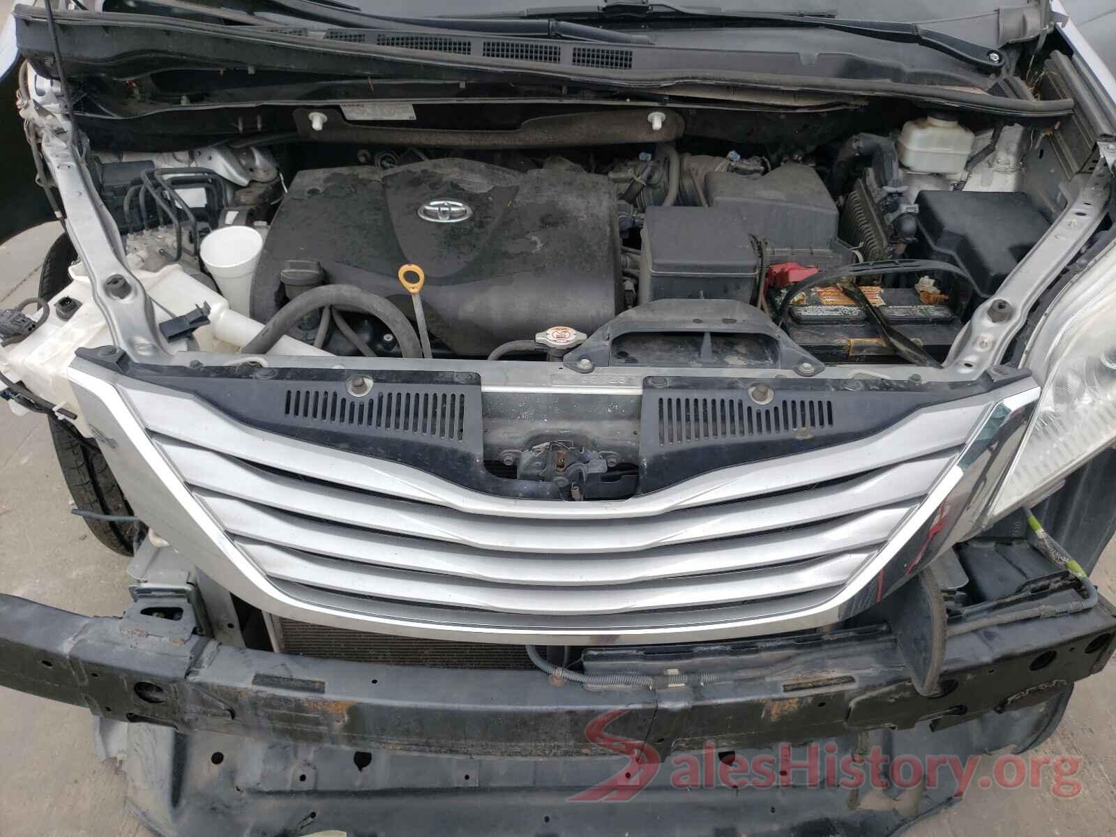 5TDKZ3DC0HS842821 2017 TOYOTA SIENNA