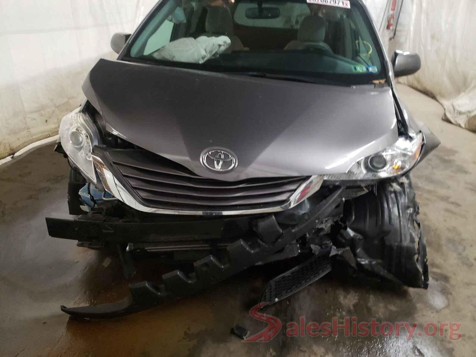 5TDKZ3DC4HS882304 2017 TOYOTA SIENNA