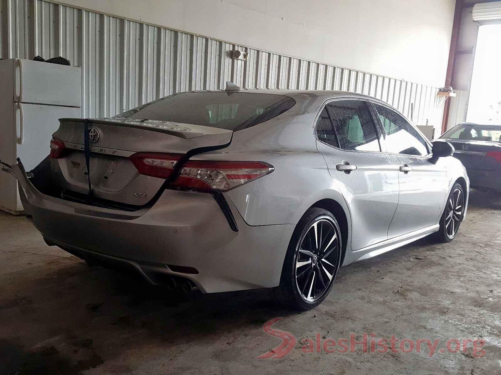 4T1B61HK1JU561798 2018 TOYOTA CAMRY