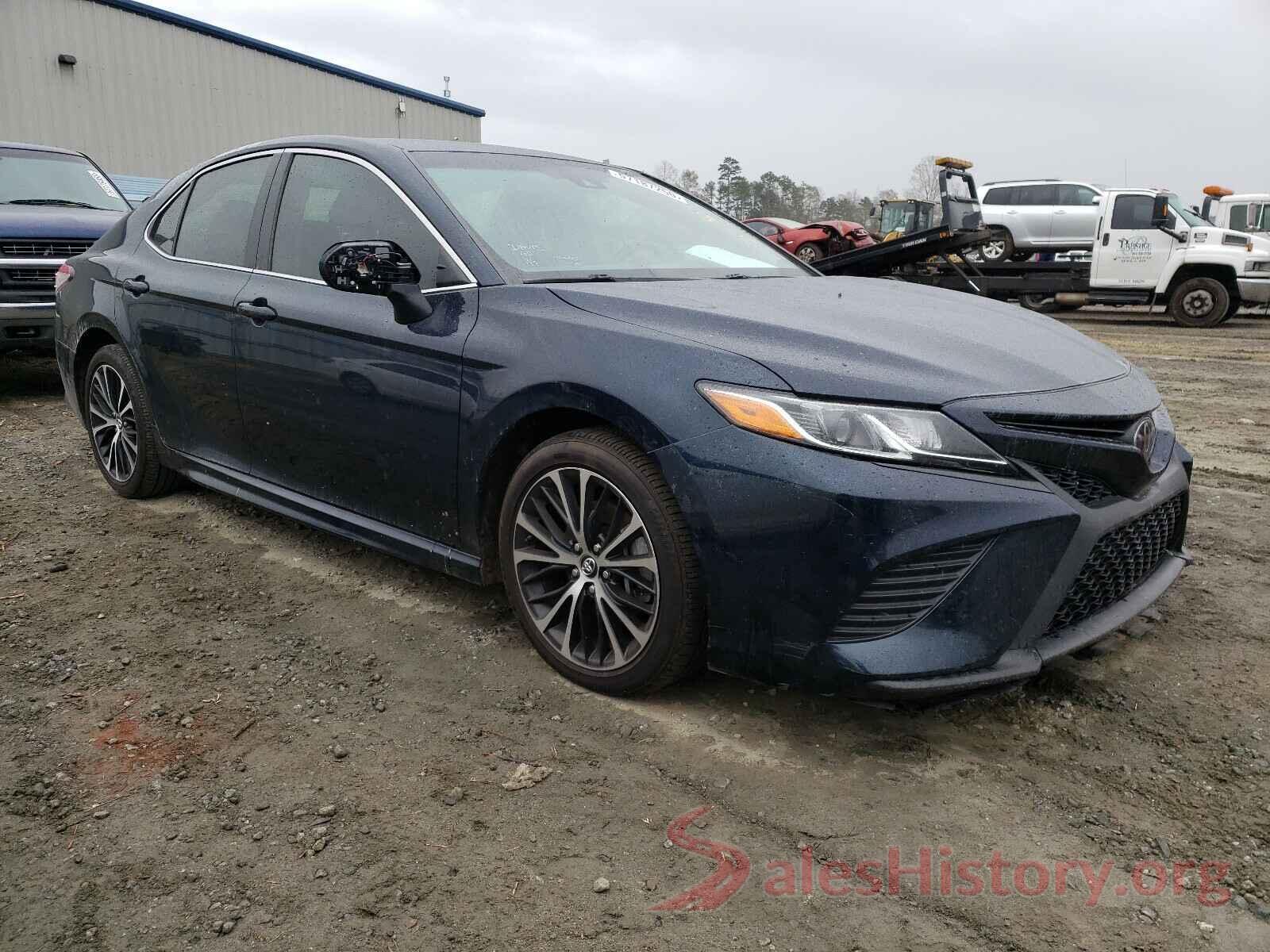 4T1B11HK0JU622475 2018 TOYOTA CAMRY