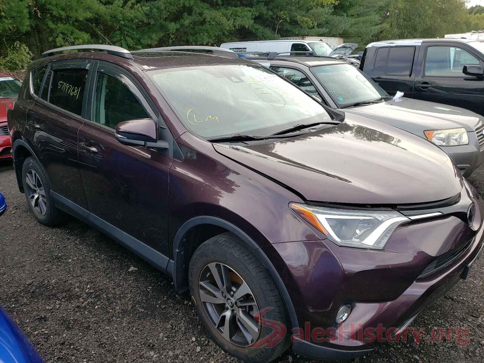 2T3RFREVXHW615998 2017 TOYOTA RAV4