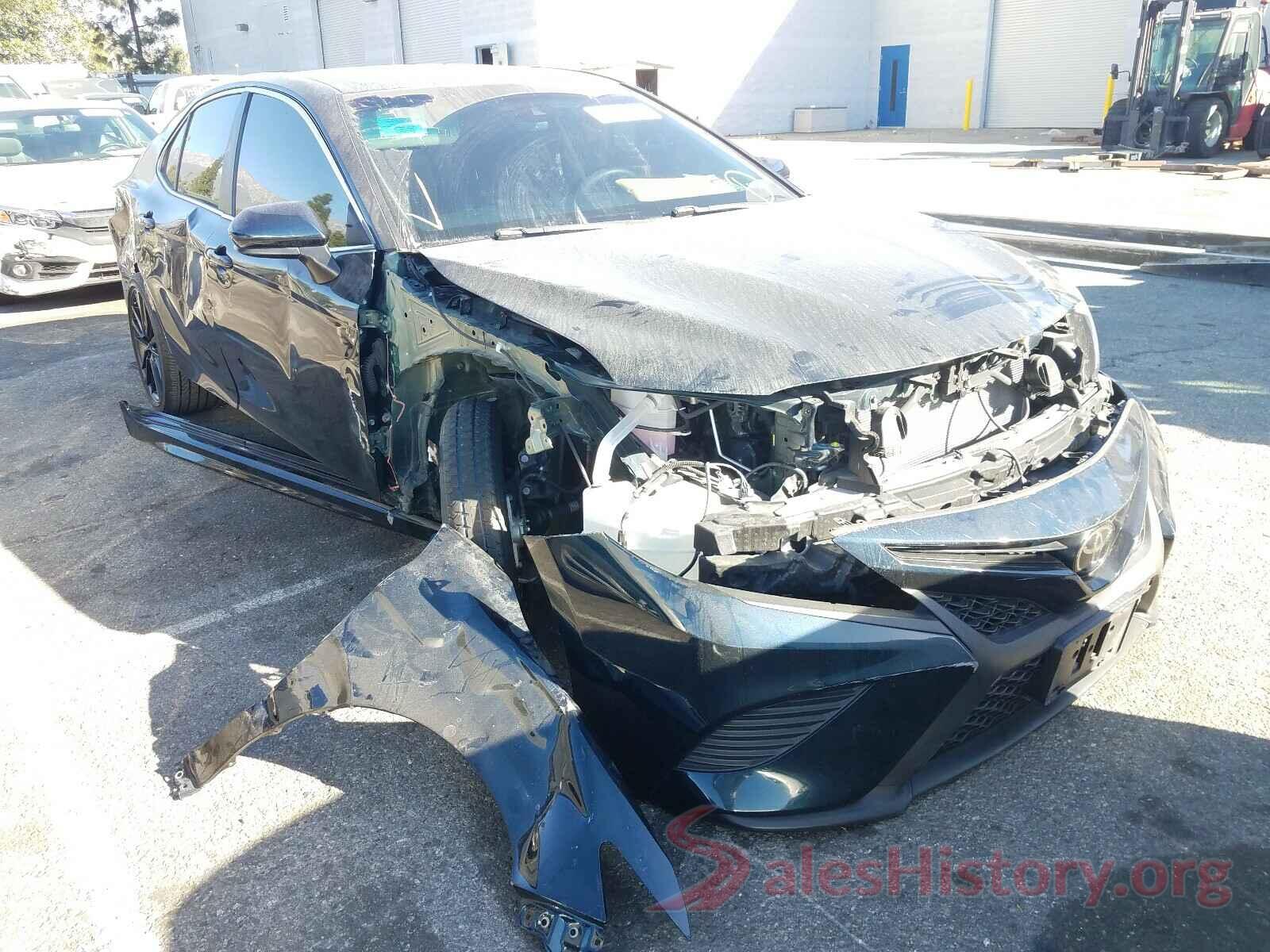 4T1B11HK3JU604004 2018 TOYOTA CAMRY