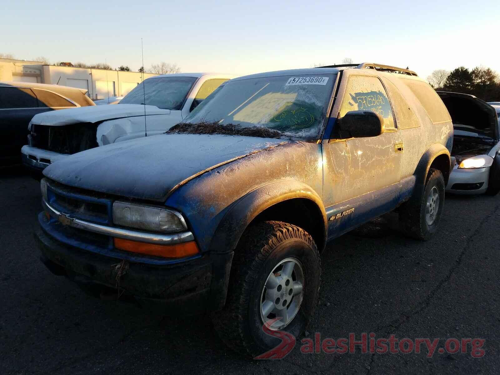 1GNCT18W7YK182841 2000 CHEVROLET BLAZER