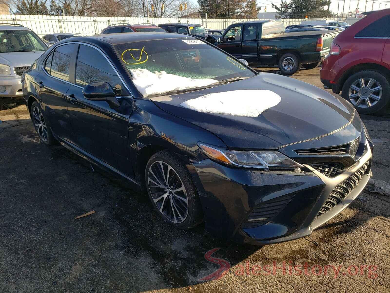 4T1B11HK9JU620174 2018 TOYOTA CAMRY