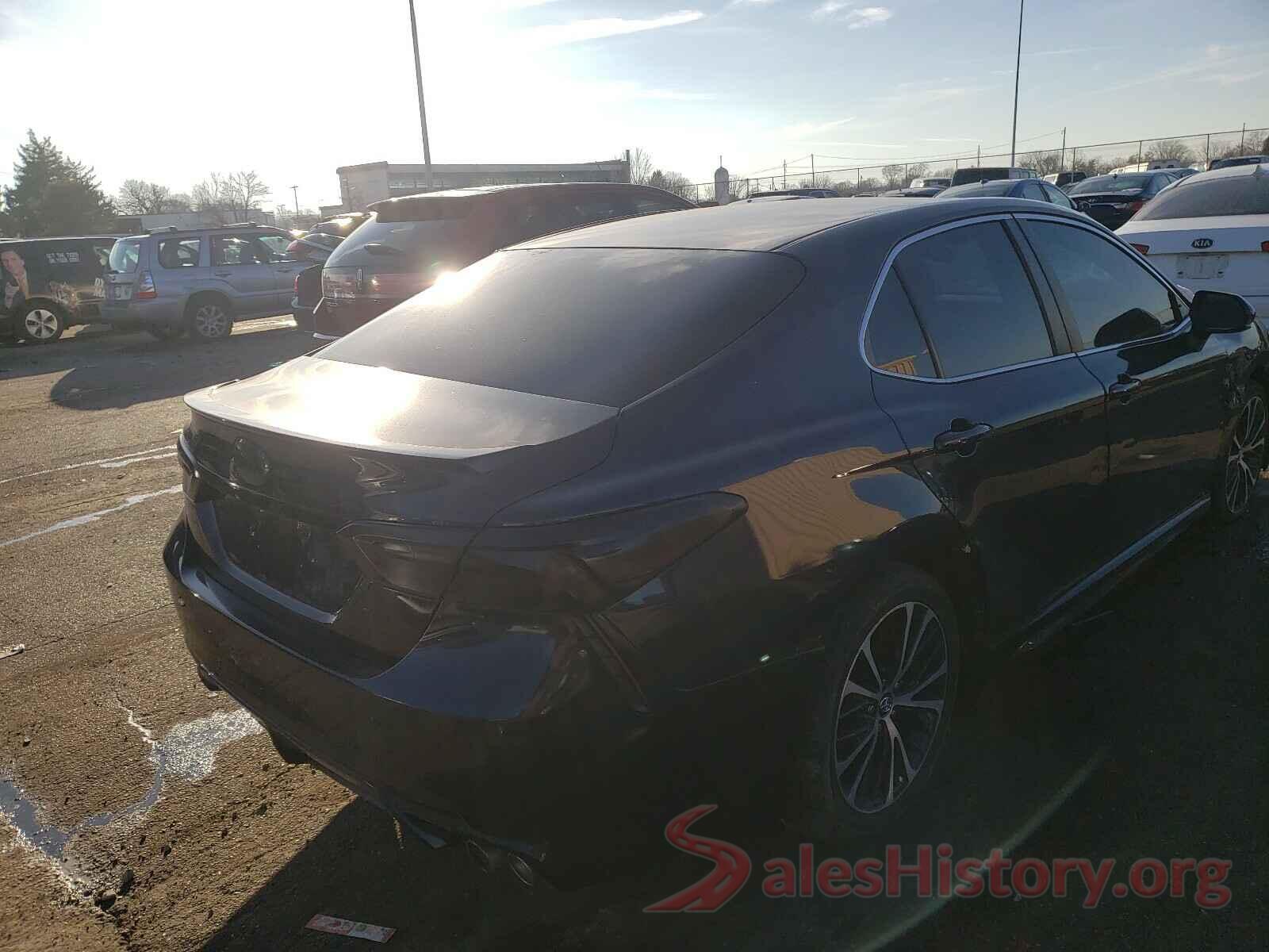 4T1B11HK9JU620174 2018 TOYOTA CAMRY