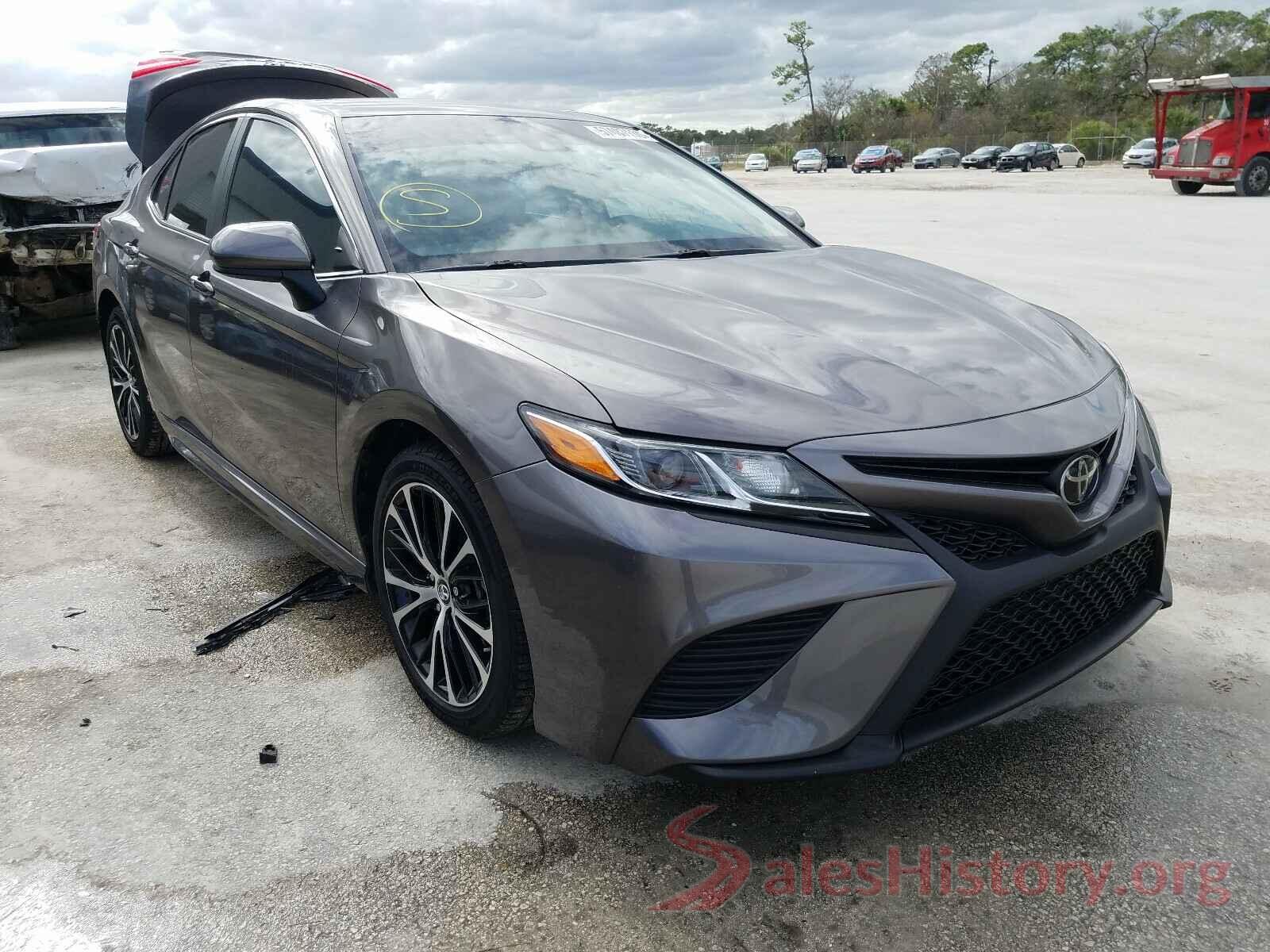 4T1B11HK6JU650524 2018 TOYOTA CAMRY