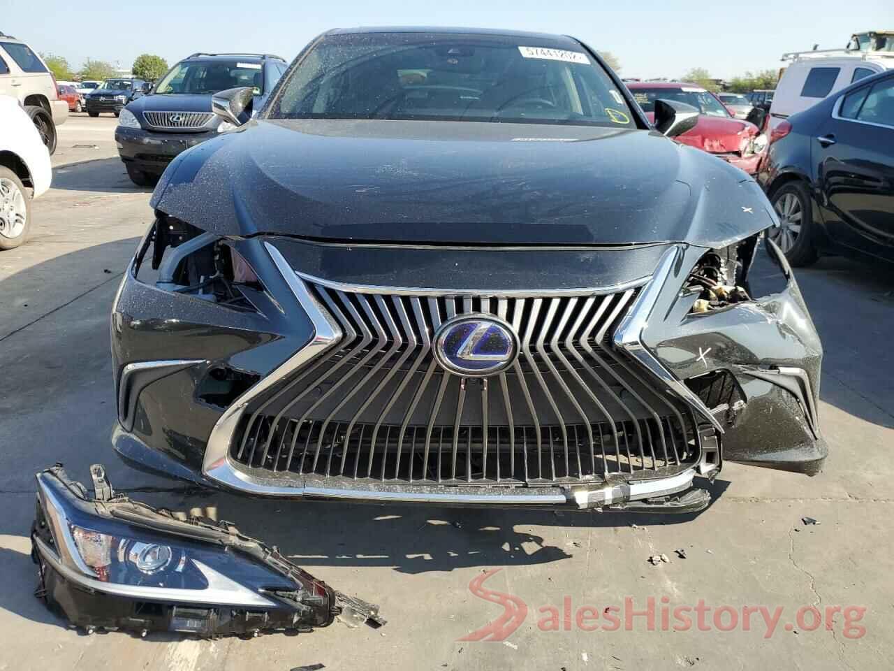 JTHB21B15K2025898 2019 LEXUS ES300