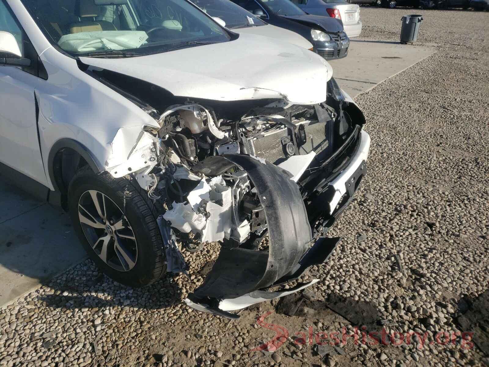 2T3RFREV1GW517098 2016 TOYOTA RAV4