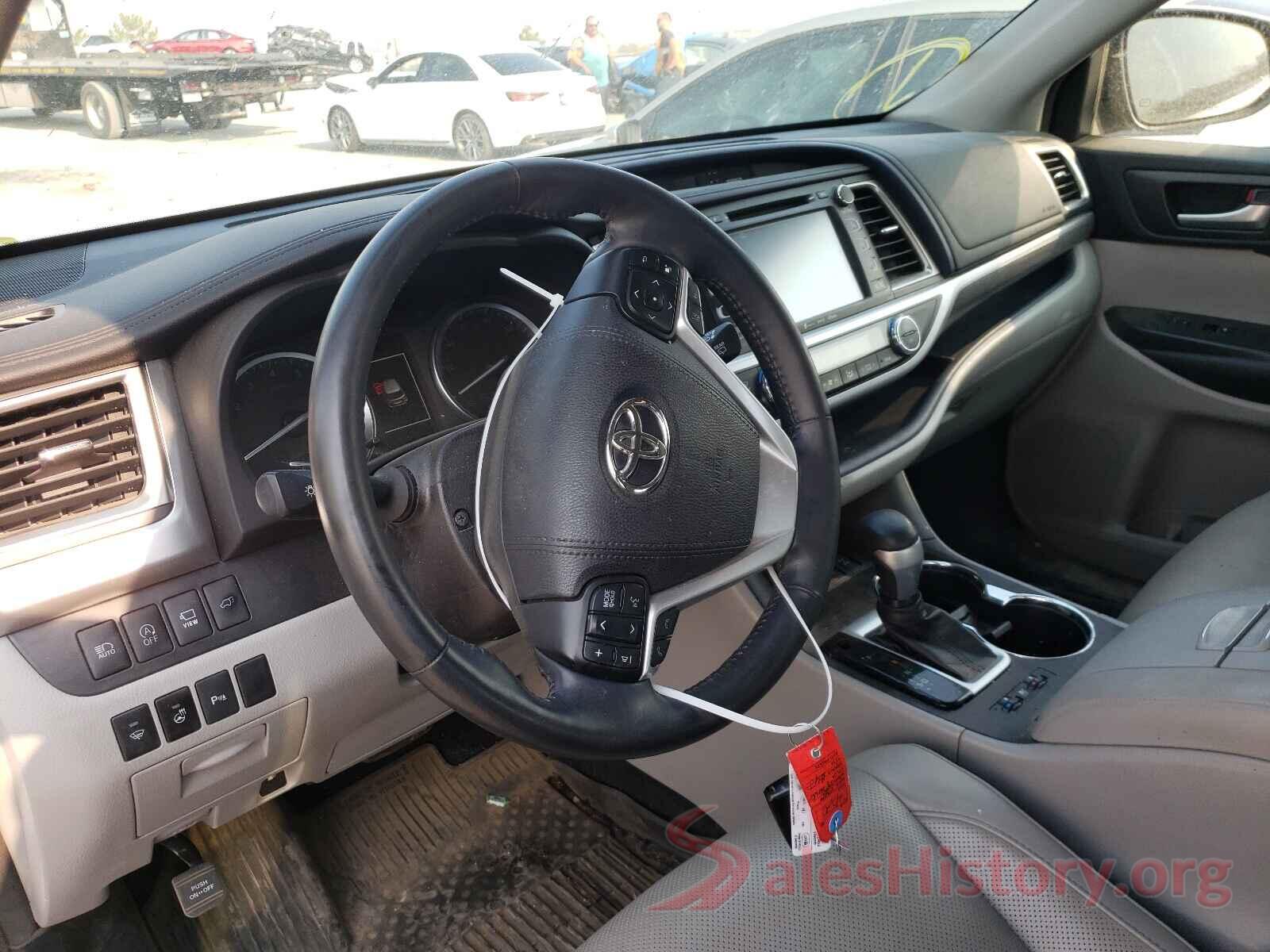 5TDDZRFH5JS823210 2018 TOYOTA HIGHLANDER