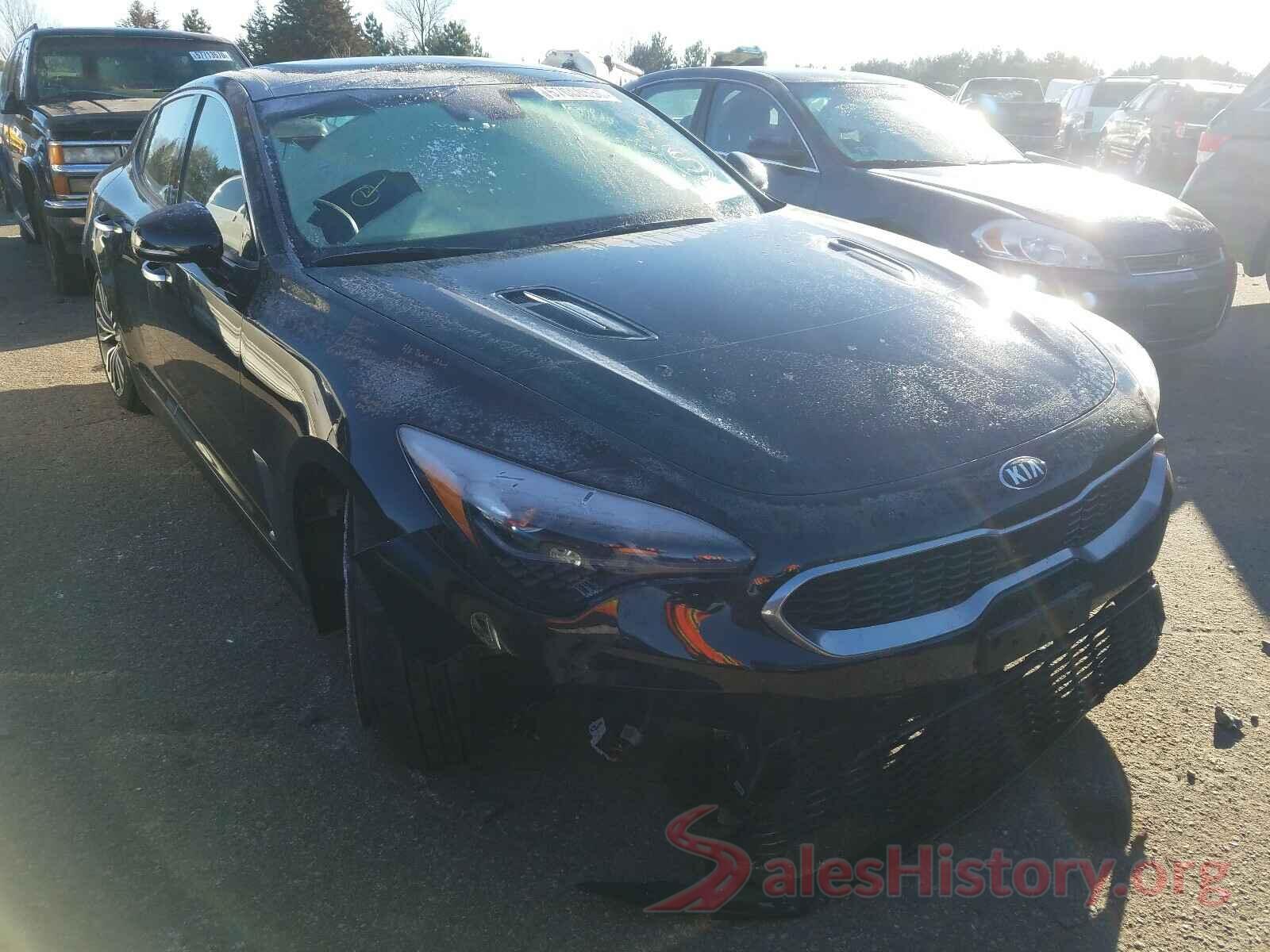 KNAE25LA8J6035558 2018 KIA STINGER