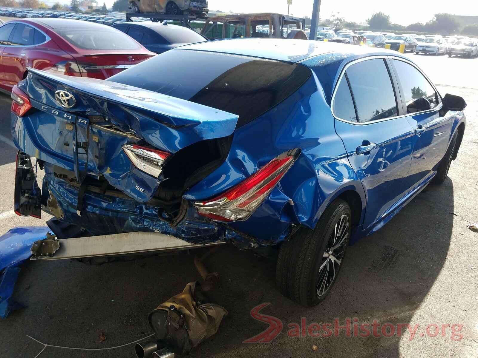 4T1B11HK5JU118200 2018 TOYOTA CAMRY