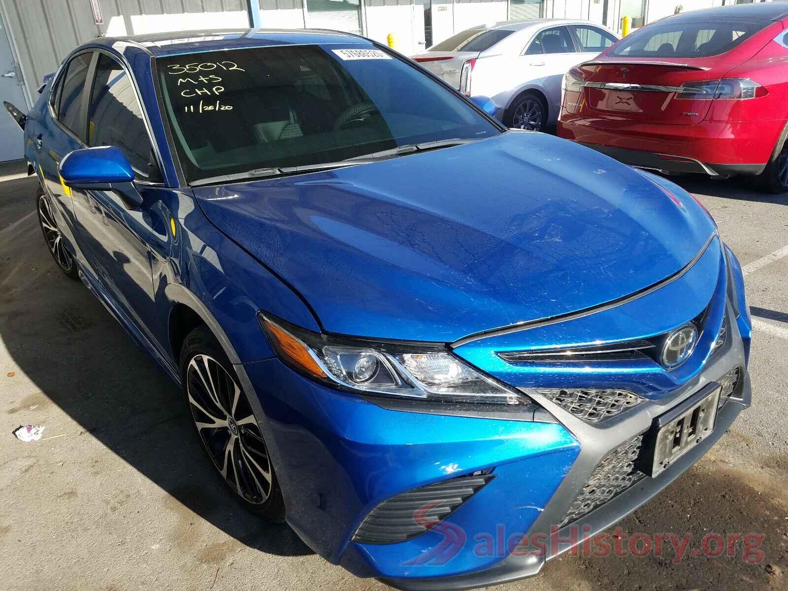 4T1B11HK5JU118200 2018 TOYOTA CAMRY