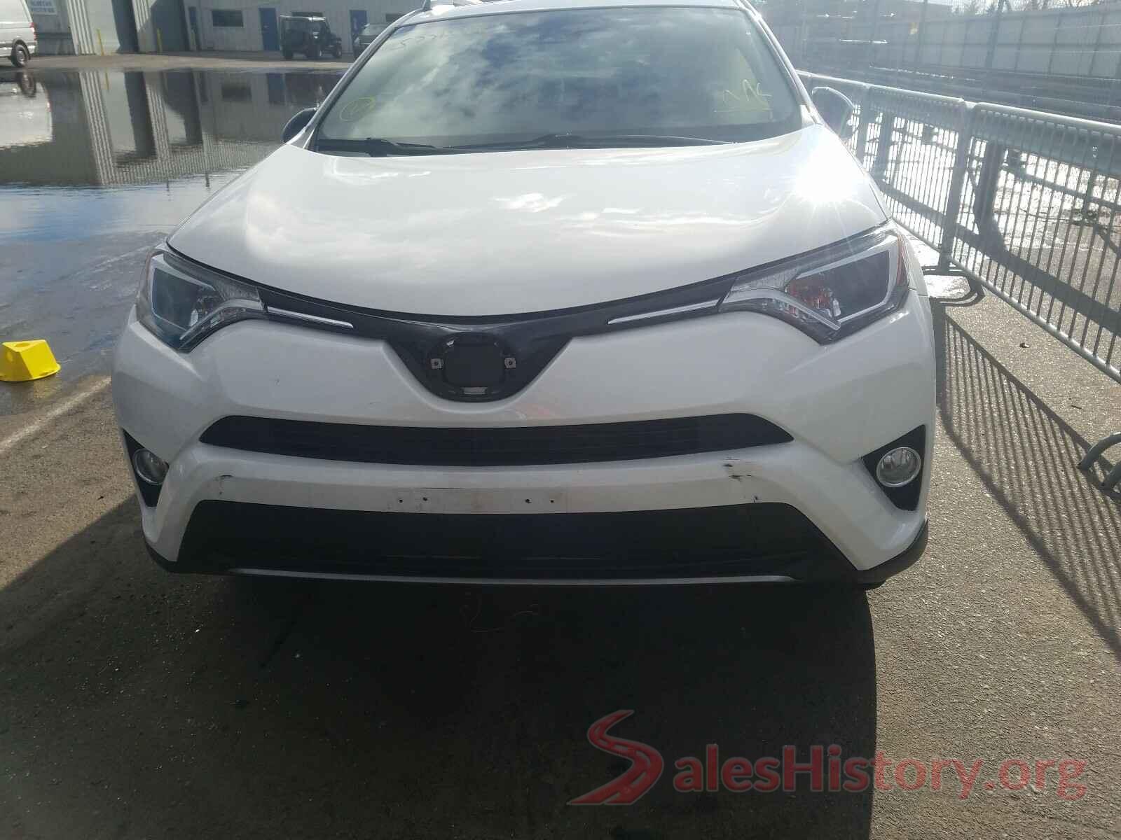 JTMRFREV0JJ737564 2018 TOYOTA RAV4