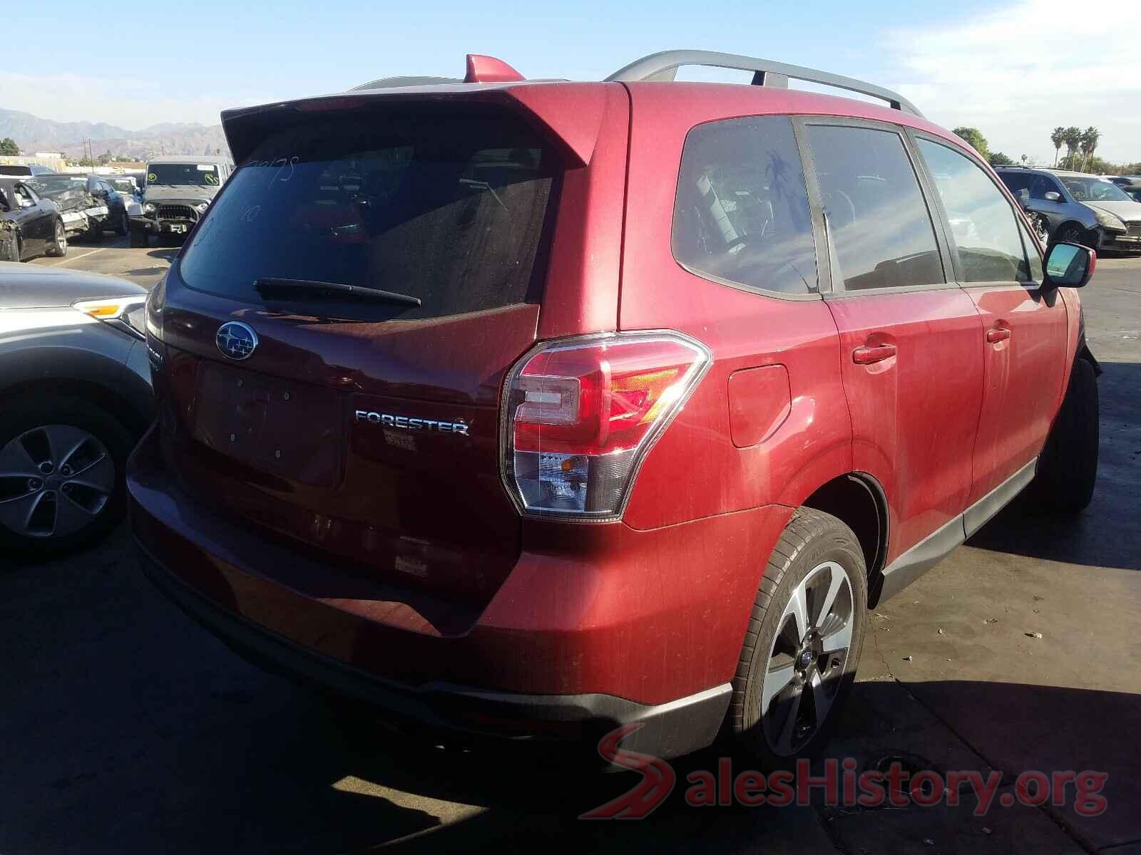 JF2SJADC3JH438564 2018 SUBARU FORESTER