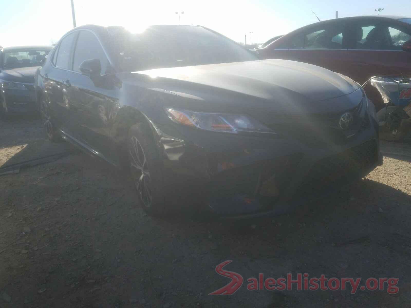 4T1B11HK4JU583003 2018 TOYOTA CAMRY