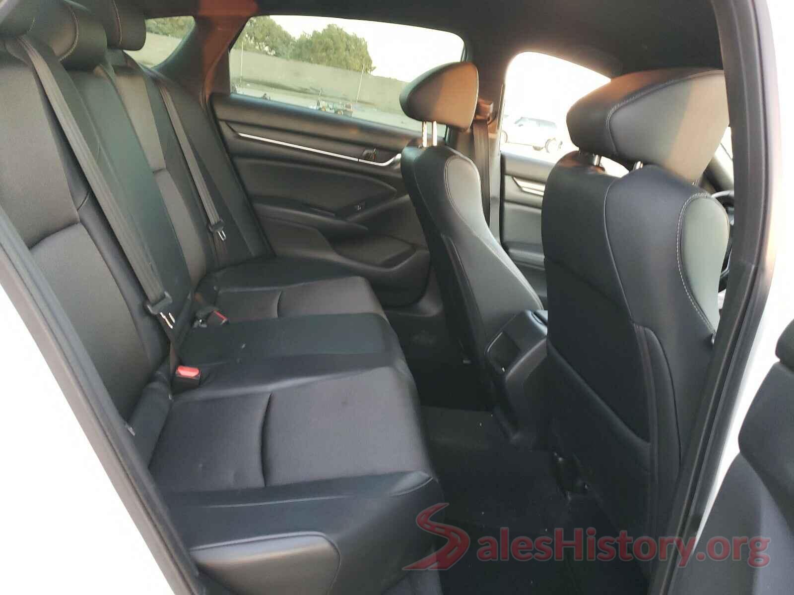 1HGCV1F30JA051811 2018 HONDA ACCORD